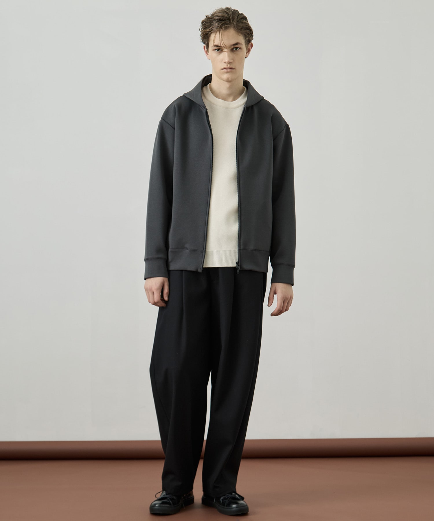 COMPACT AIR ダンボールZIPパーカー