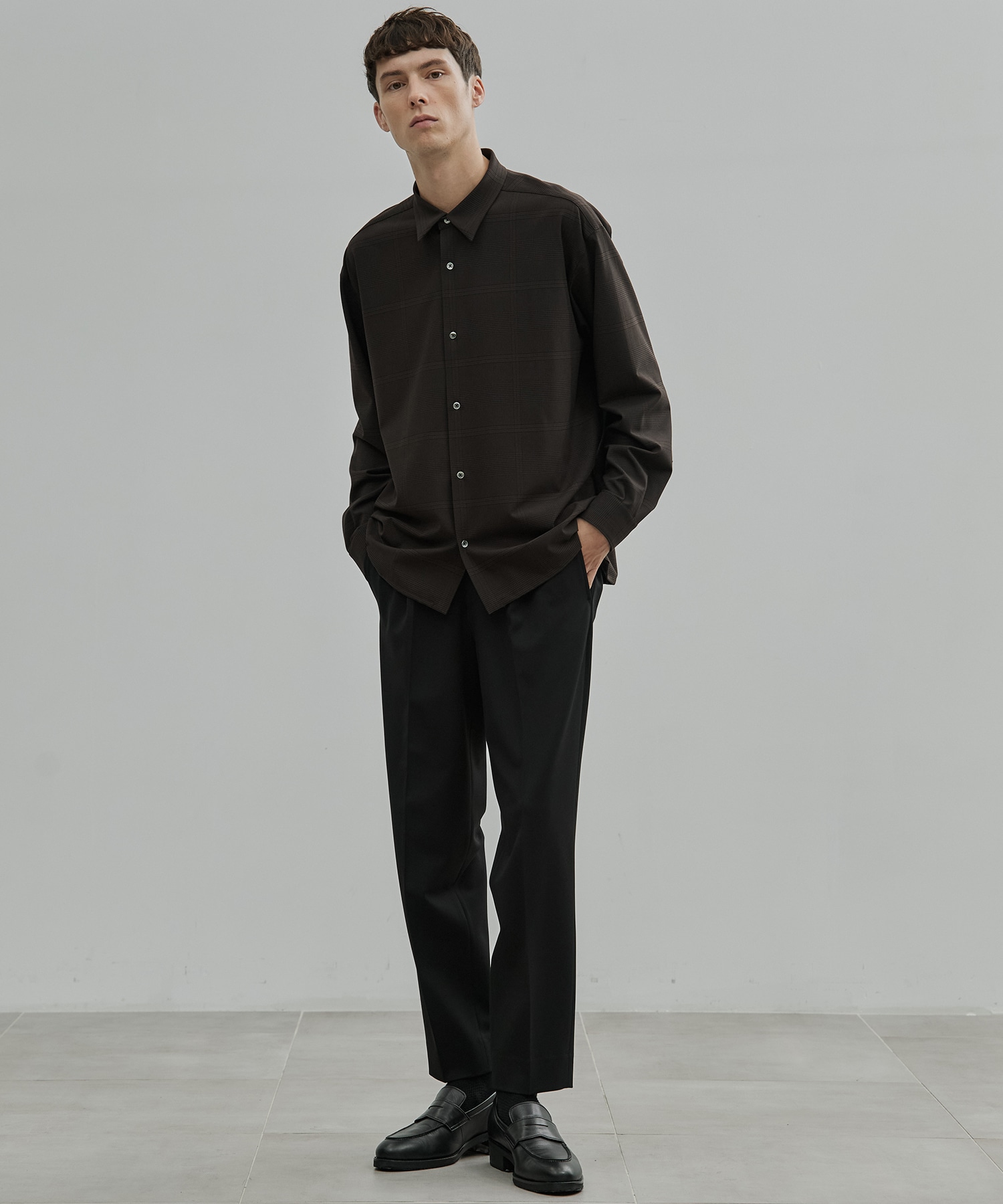 アウトラスト キープクリース 1タック ストレートパンツ