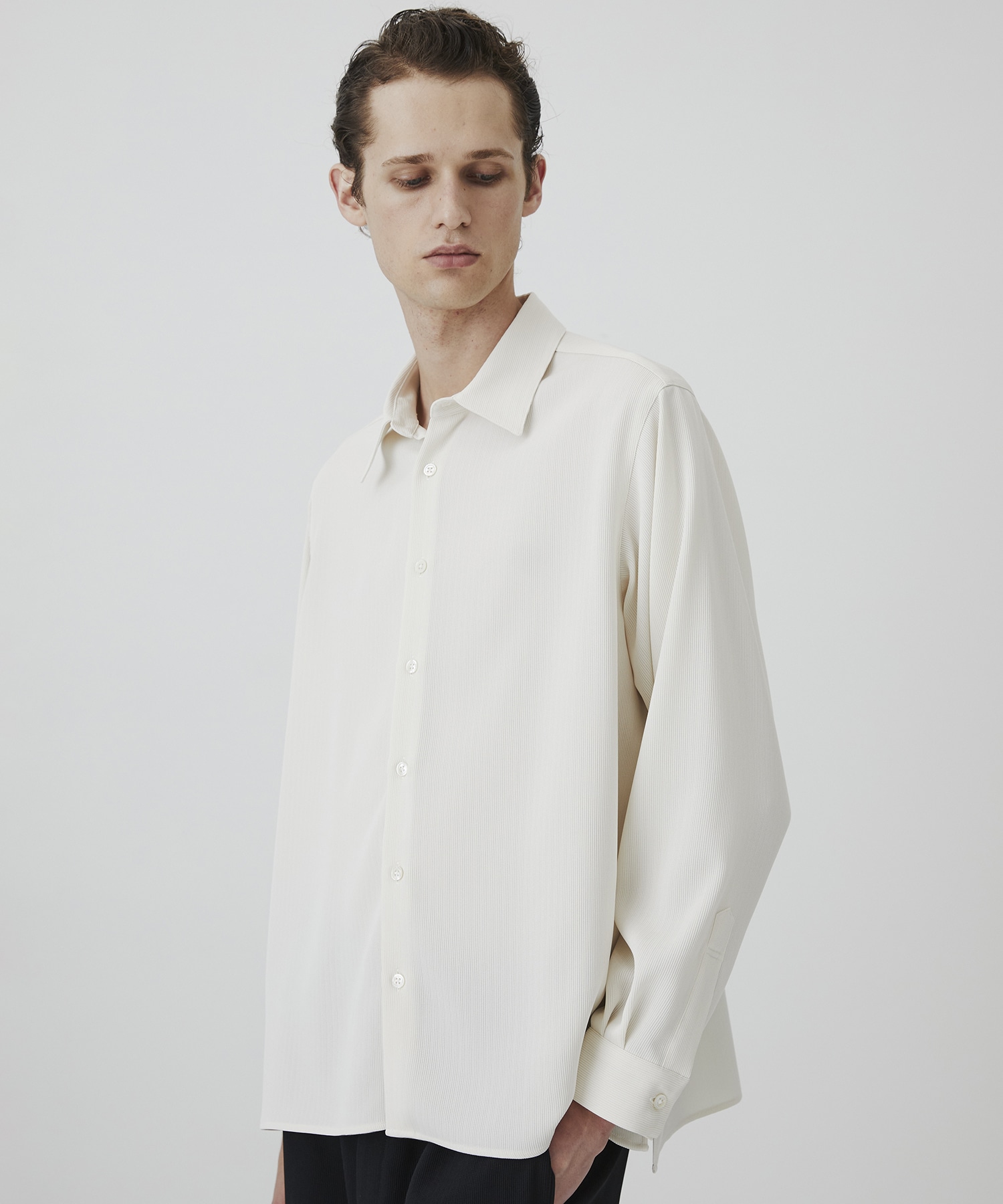〈再入荷なし〉COLD DRY PLEATS レギュラーカラーシャツ