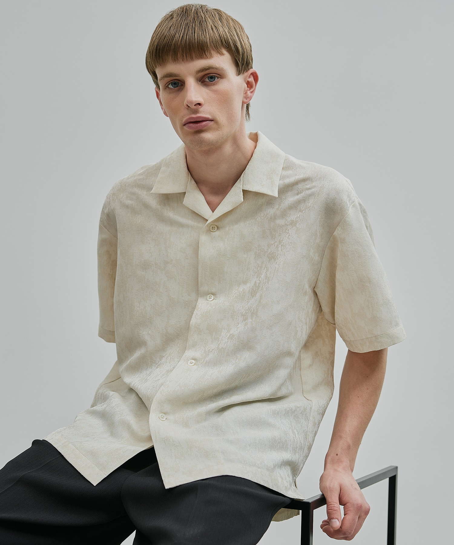 OFF WHITE