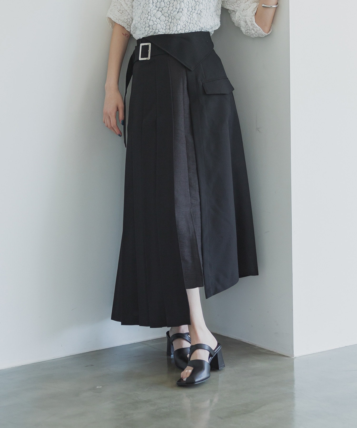 メタルコンビハーフプリーツスカート(1 BLACK): : ウィメンズ｜UNITED TOKYO ONLINE STORE