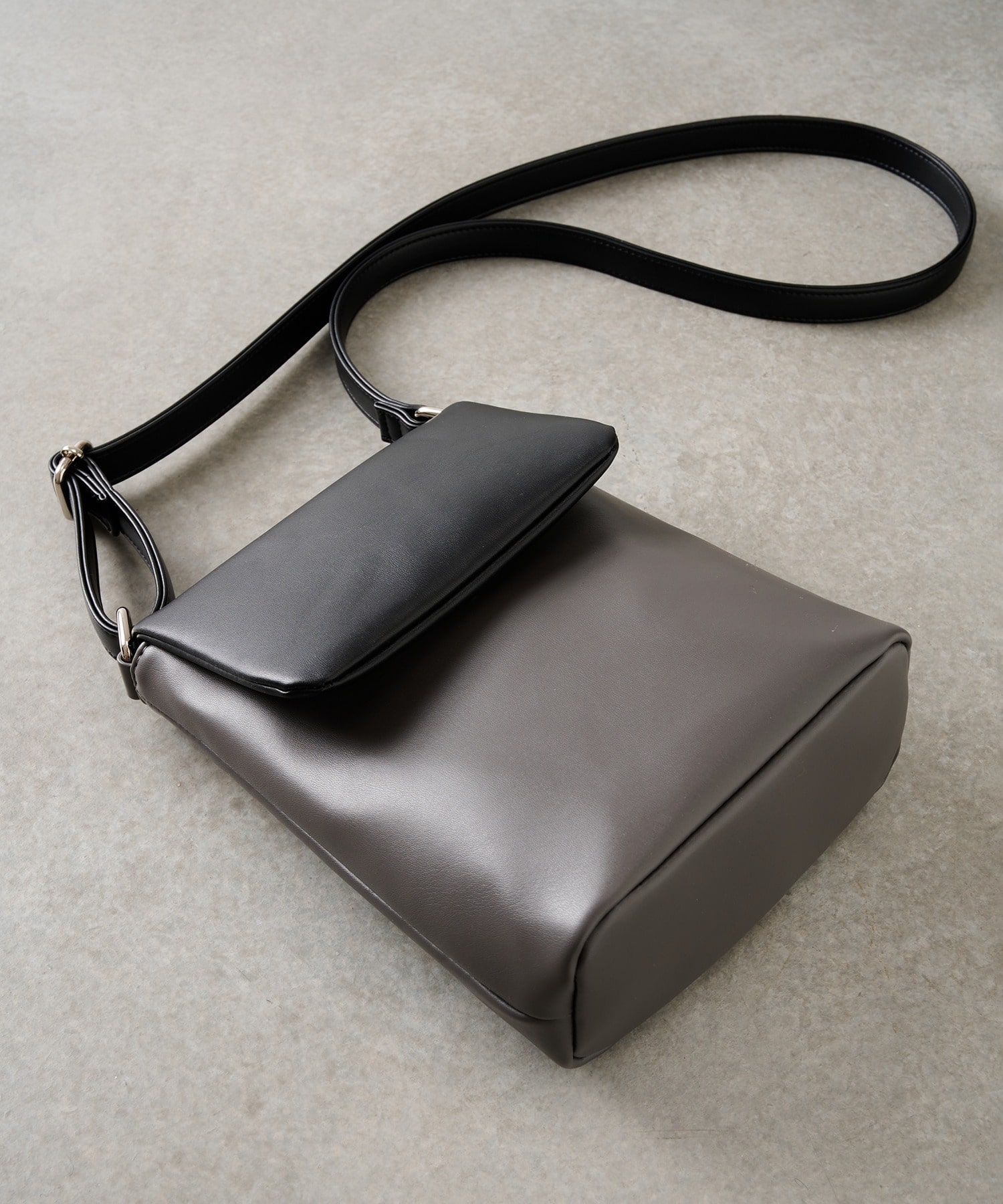 〈2026SS｜WEB限定〉LEATHER SHOULDER MINI BAG