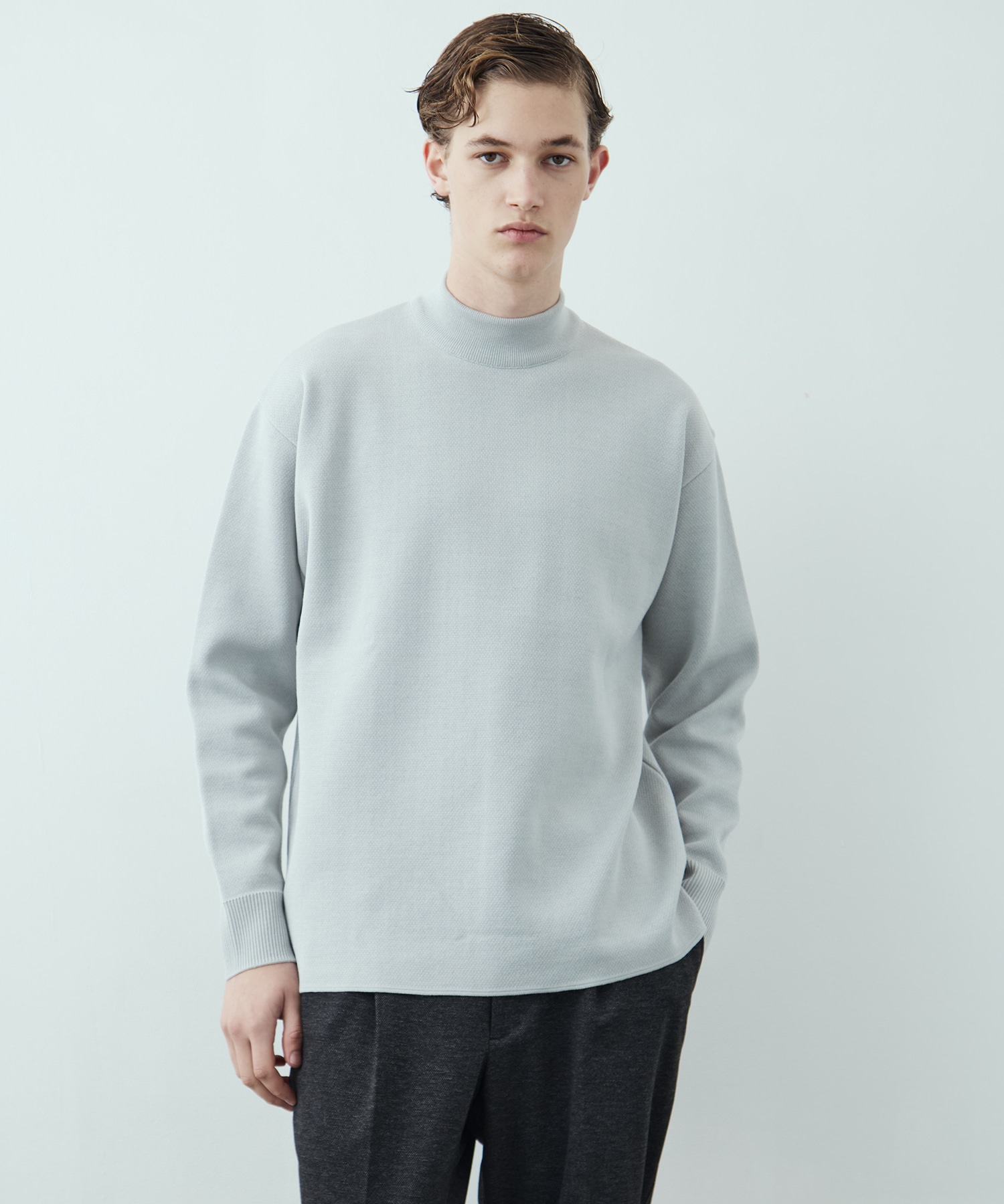 〈WEB限定〉SILVER WOOL MOCK NECK KNIT