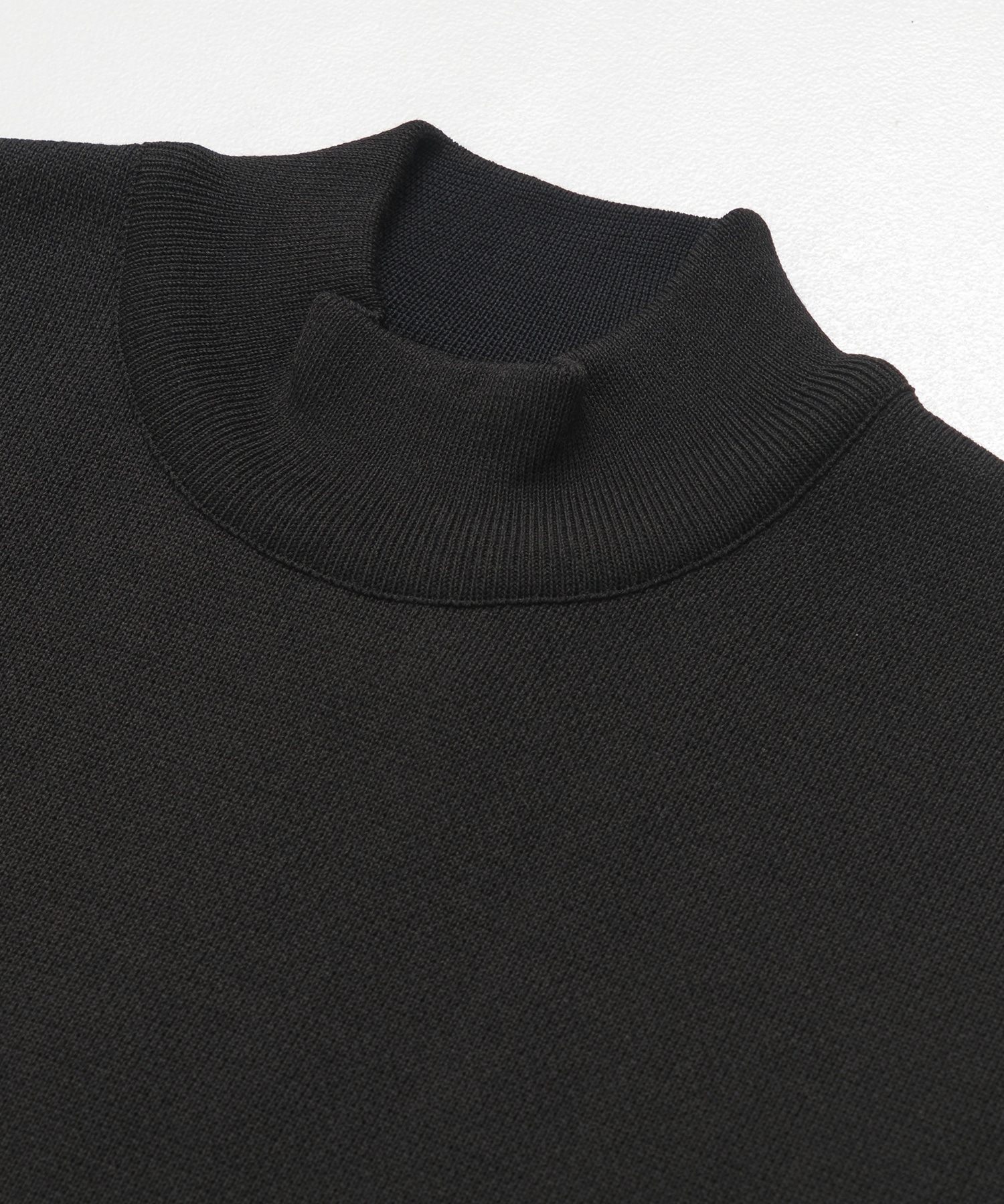 〈WEB限定〉SILVER WOOL MOCK NECK KNIT