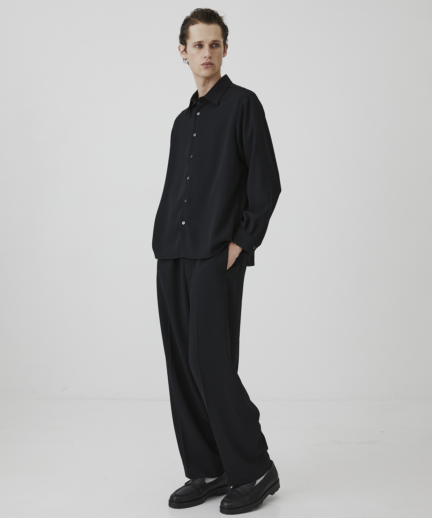 〈残りわずか|再入荷なし〉COLD DRY PLEATS レギュラーカラーシャツ