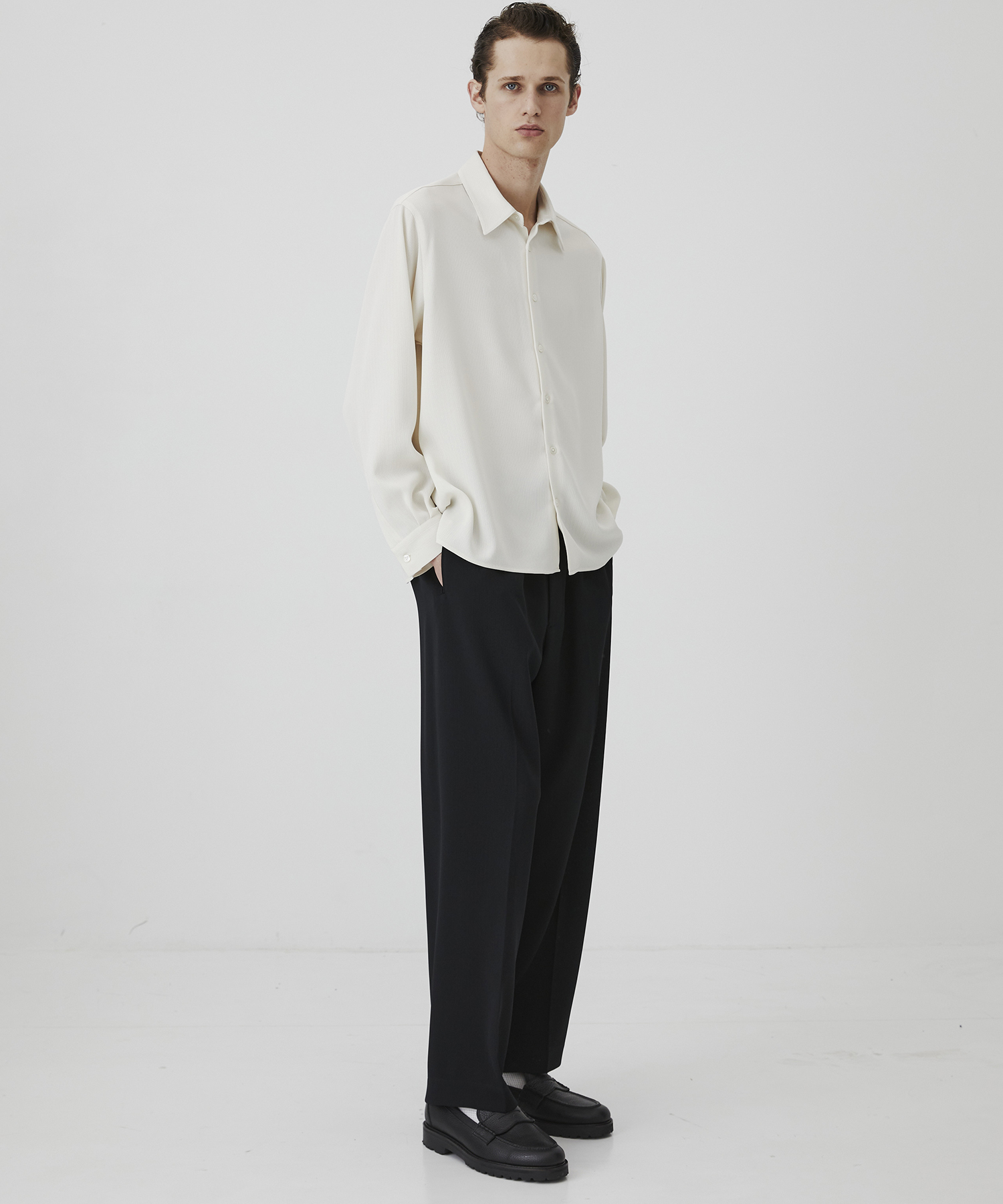 COLD DRY PLEATS レギュラーカラーシャツ