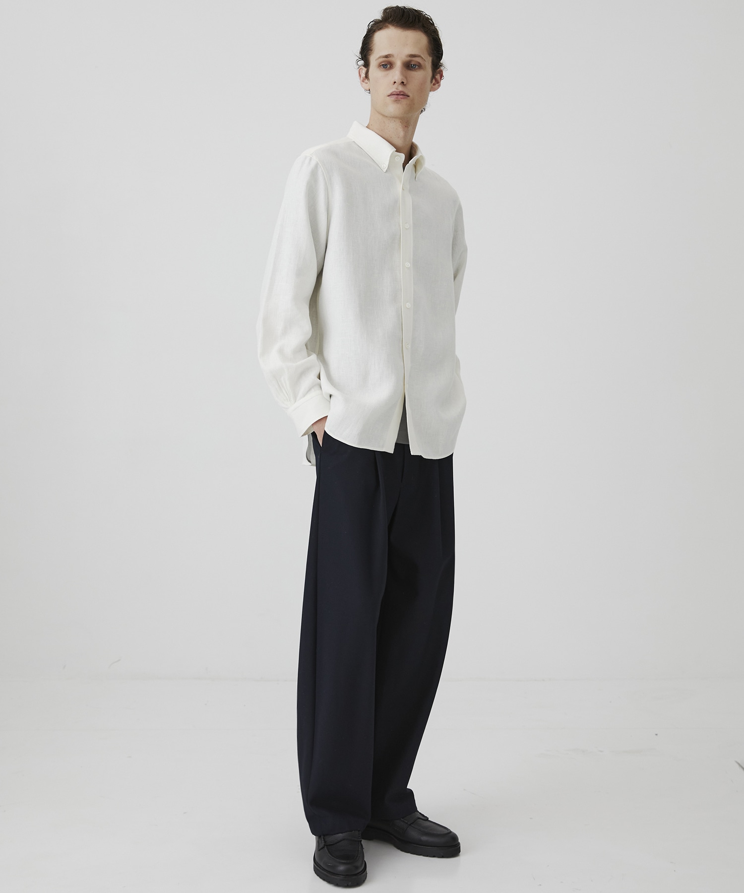 〈再入荷なし〉LINEN AMUNDSEN B.D SHIRT
