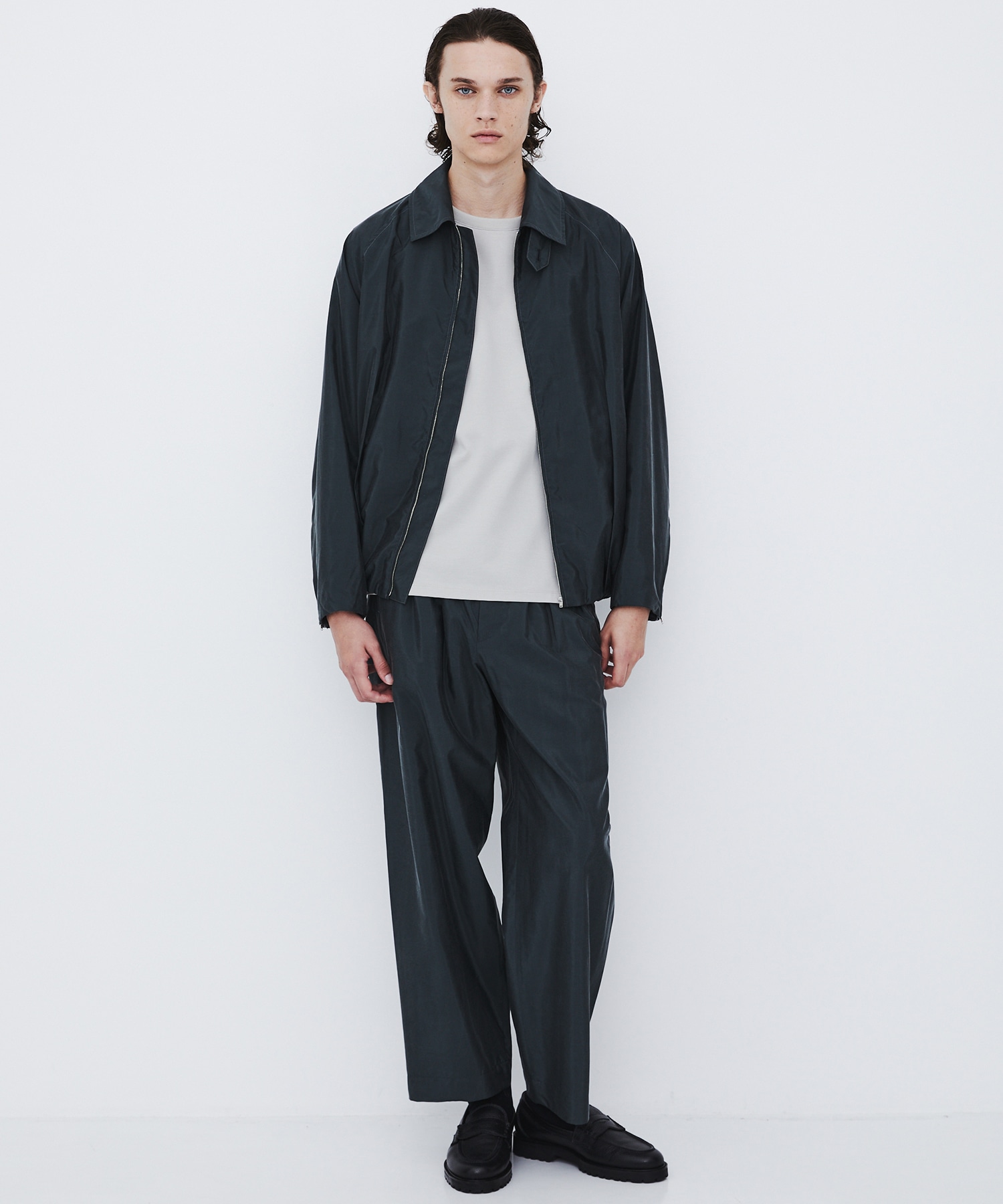 〈数量限定｜サイズ2：残り1点〉SILK NYLON EASY PANTS