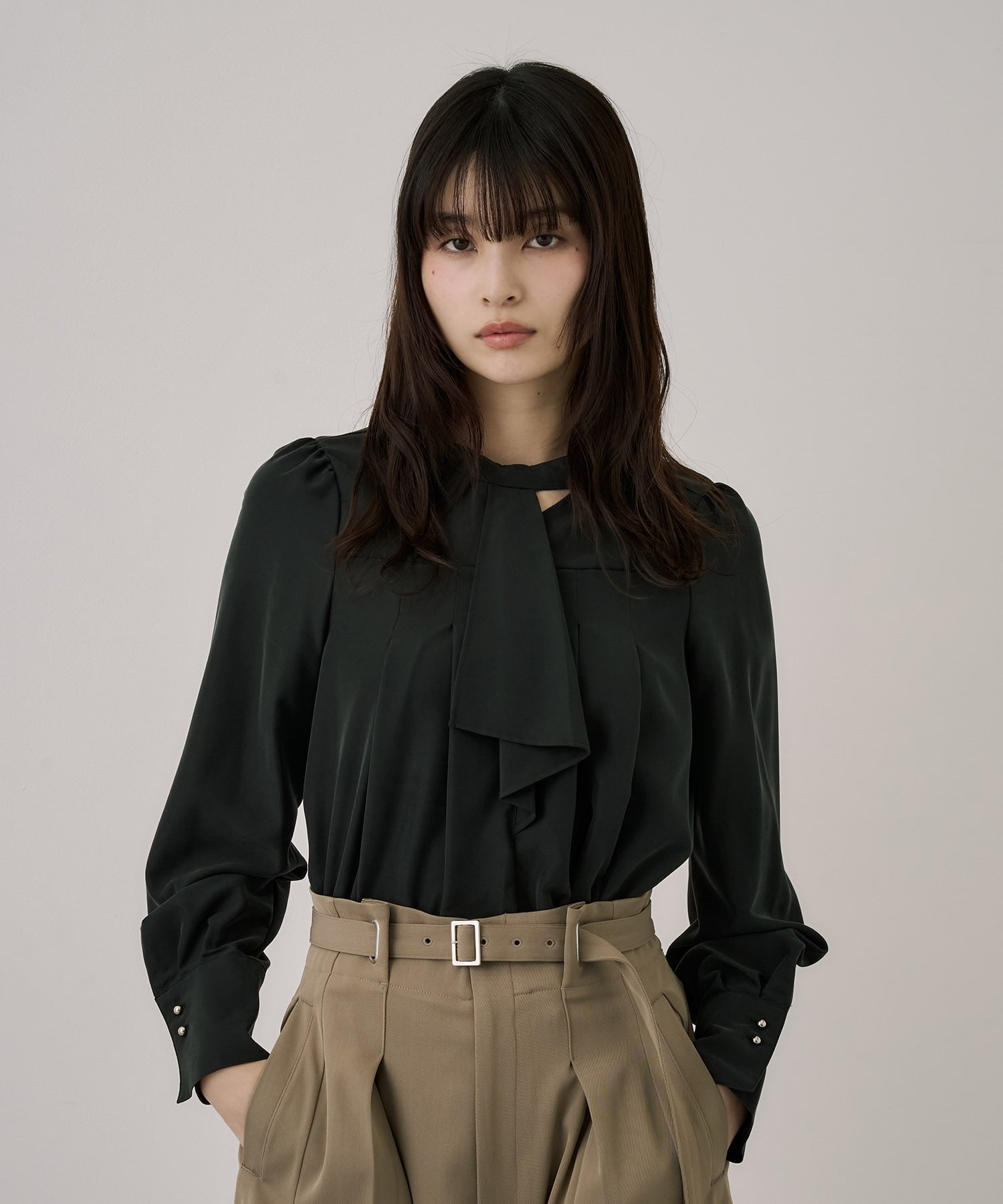 〈残りわずか〉フロントタイタックブラウス