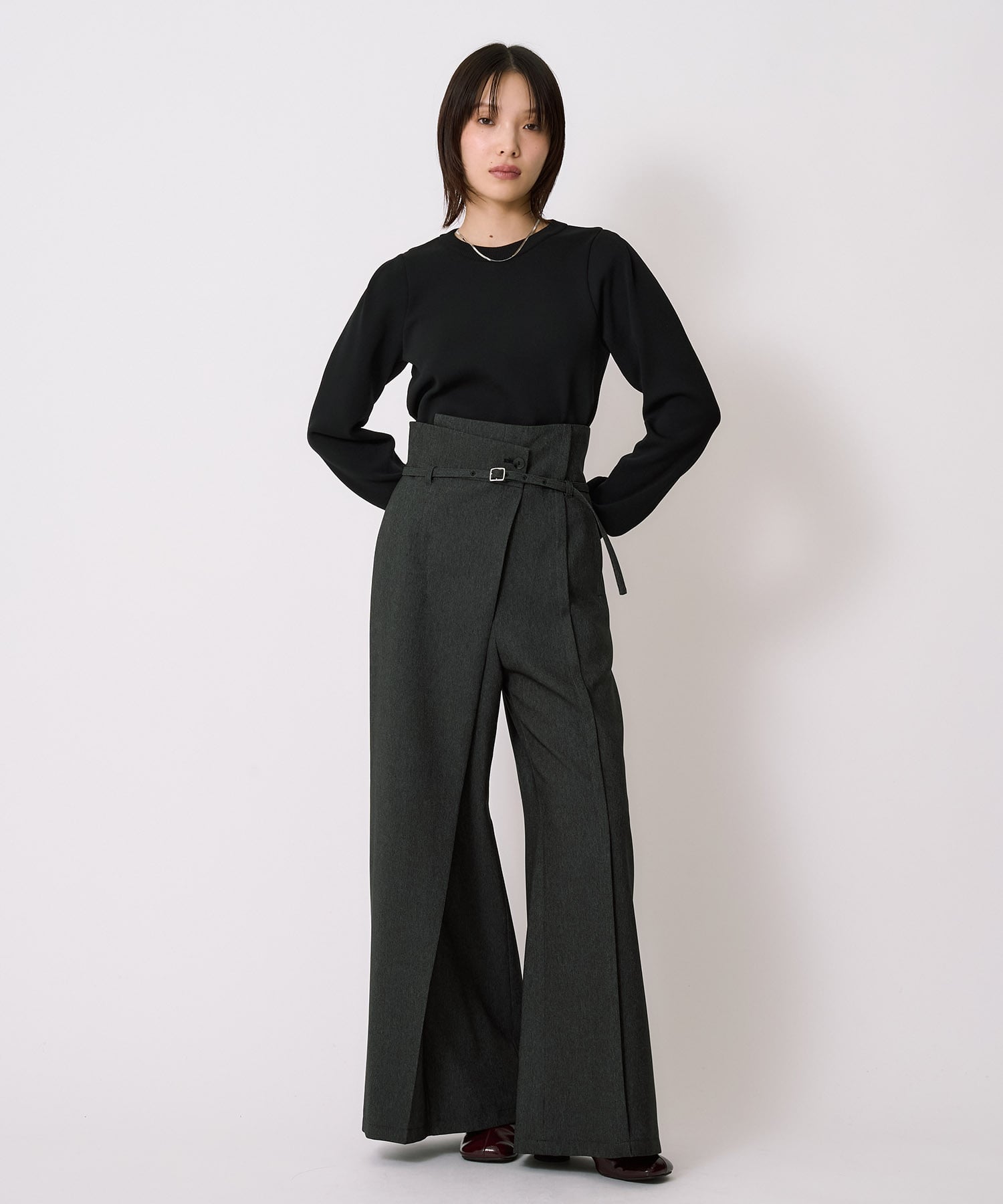 ショルダータックニットトップス