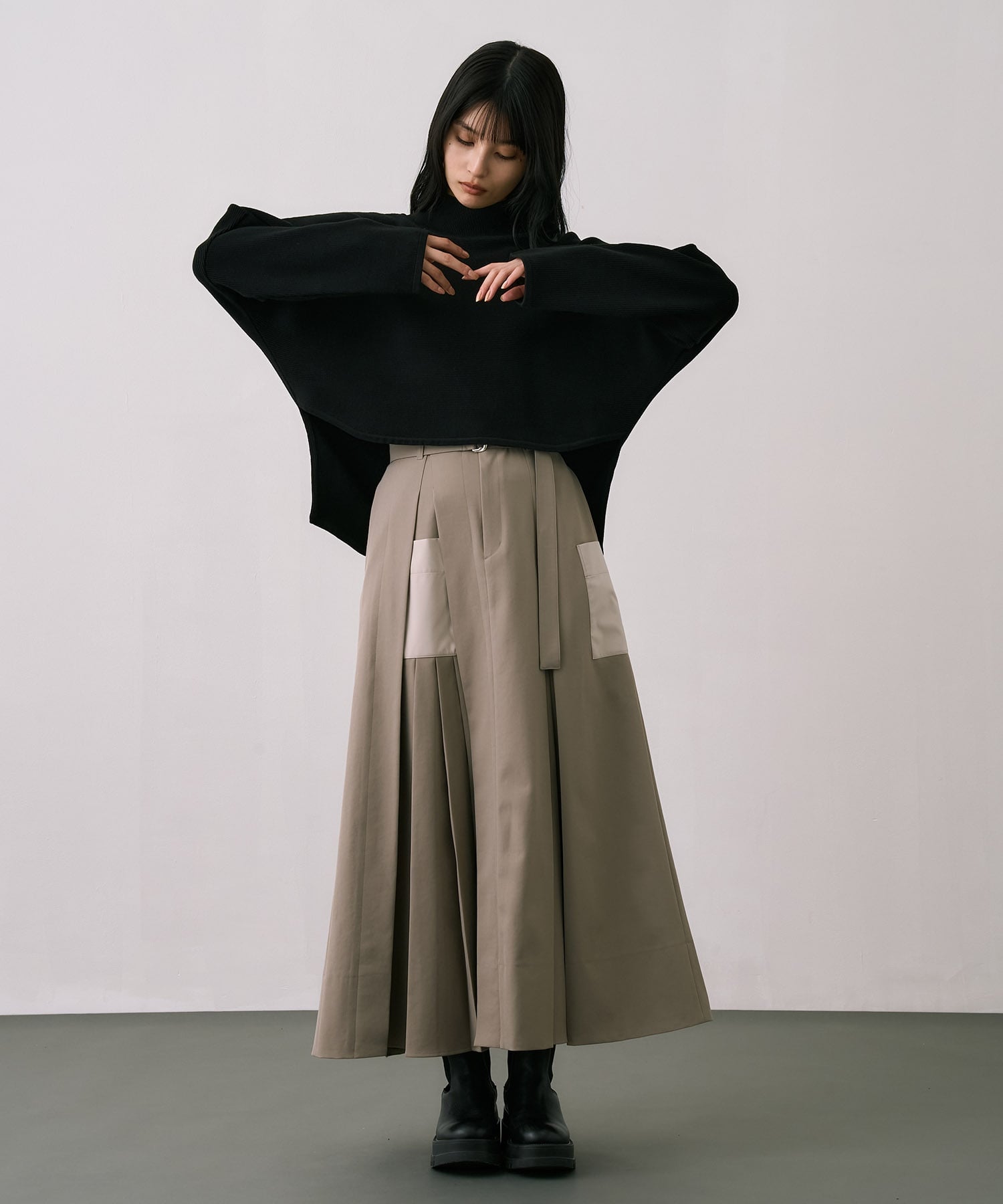 アシメインバーテッドプリーツスカート