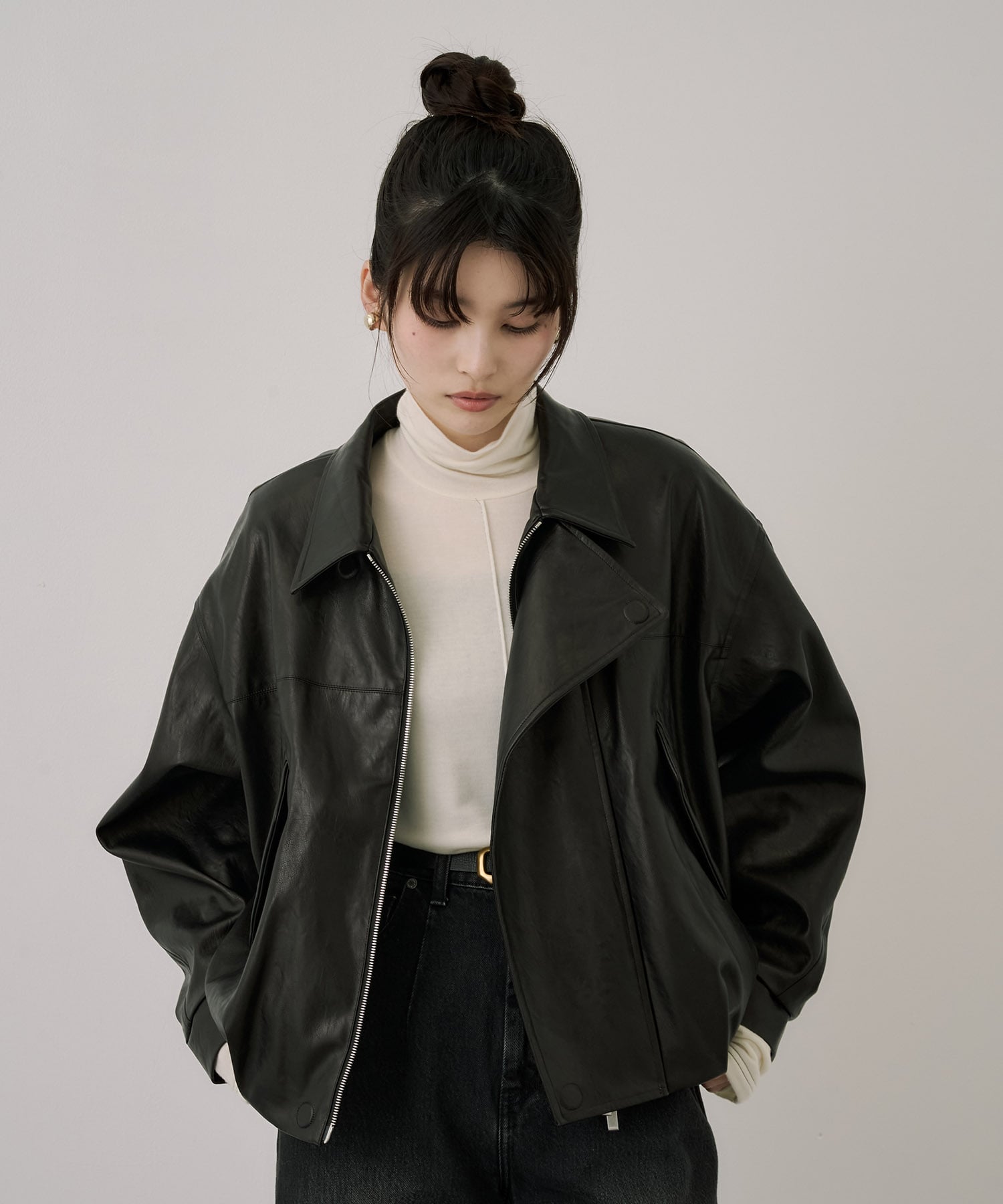 コクーンレザーボンバージャケット