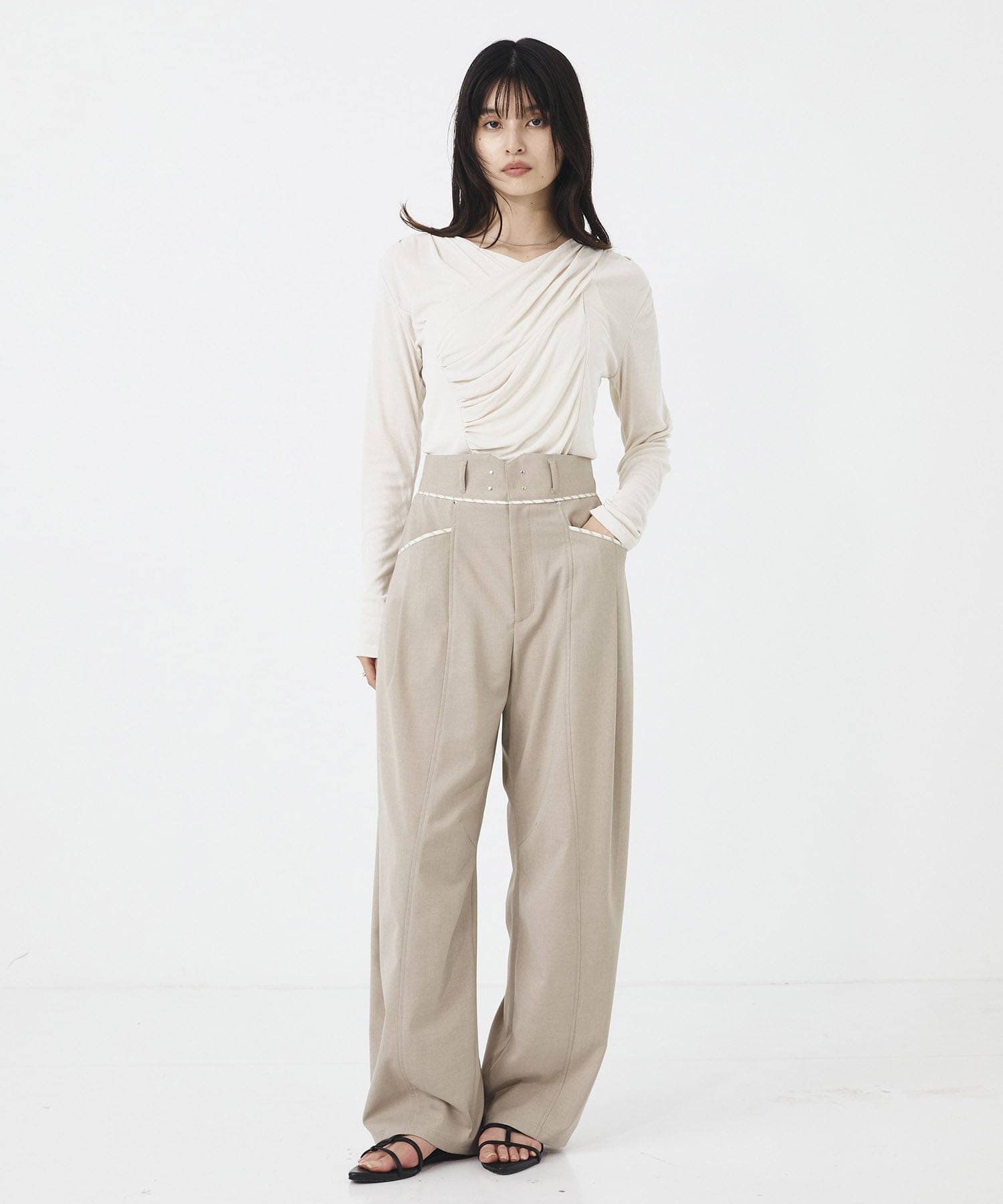 アシメドレープトップス