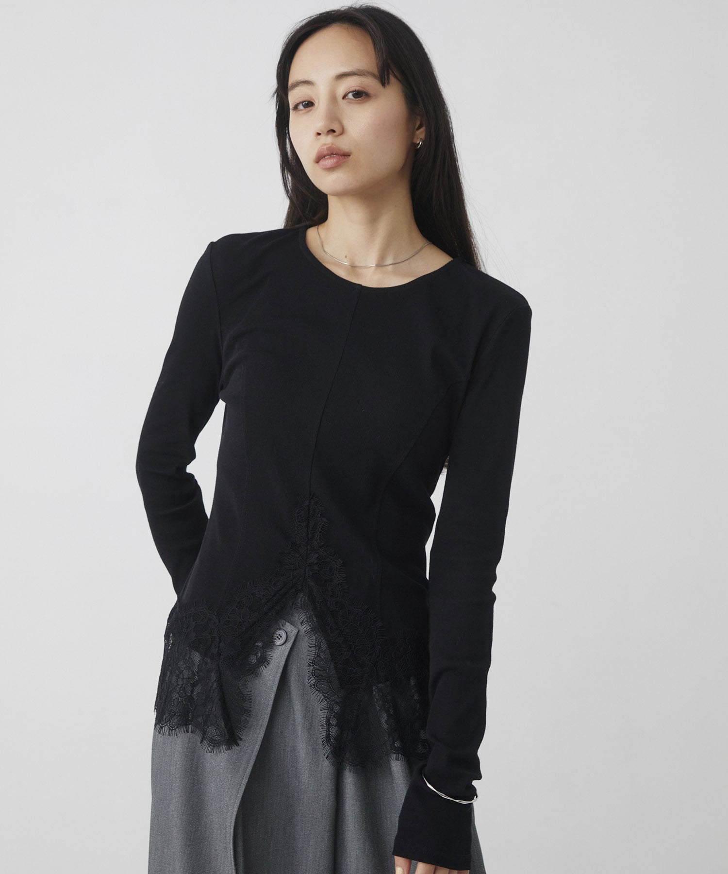 レースヘムスリットカットプルオーバー