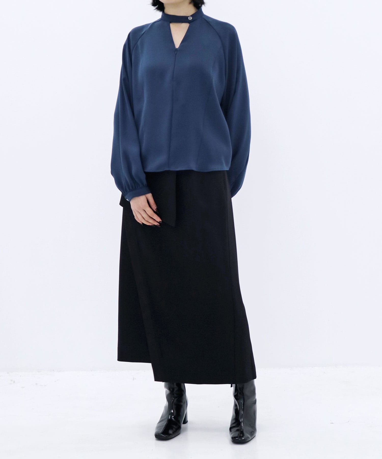 〈一部店舗限定〉ミリオネスリットホールブラウス