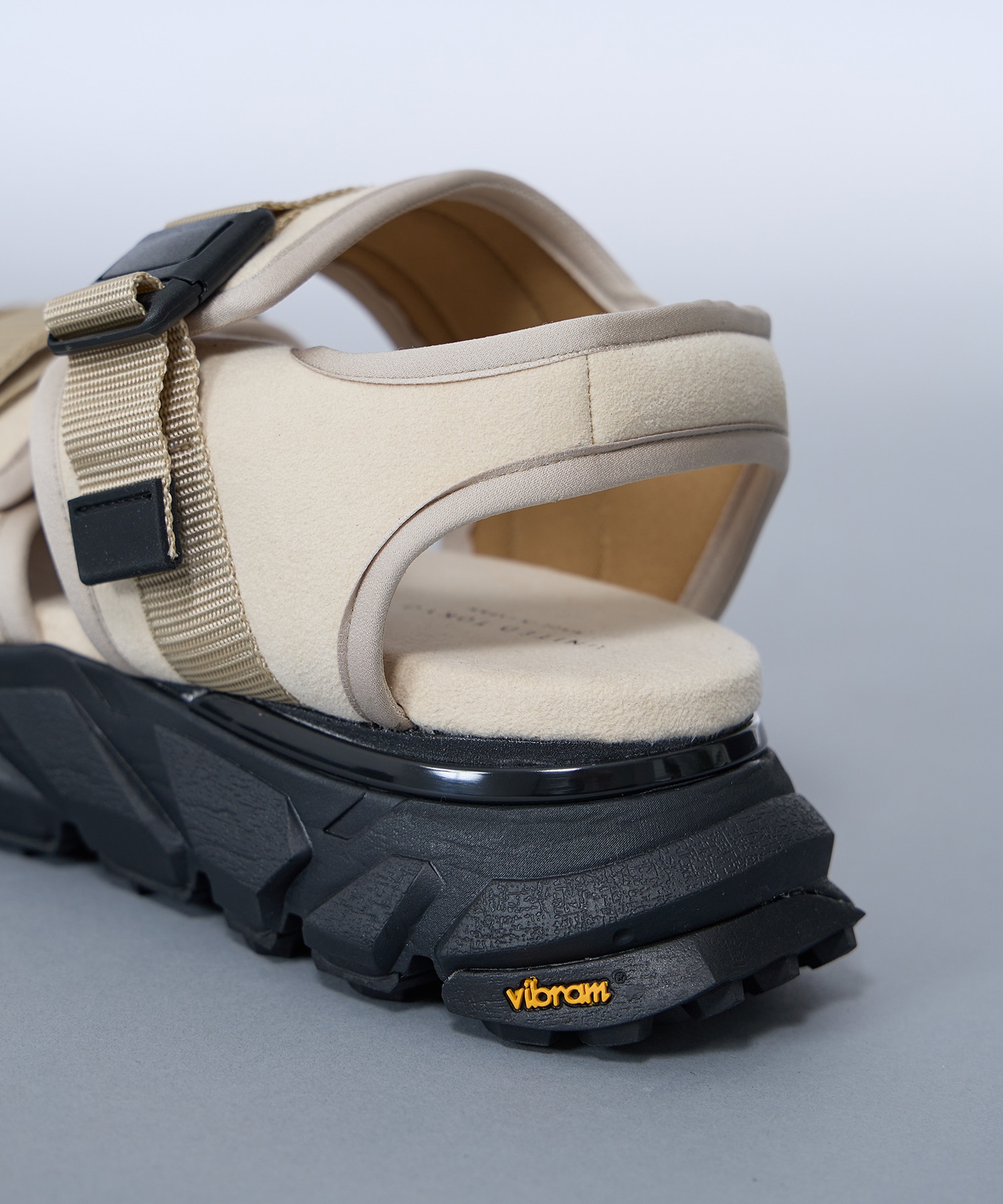 VIBRAMソール トリプルバンドサンダル