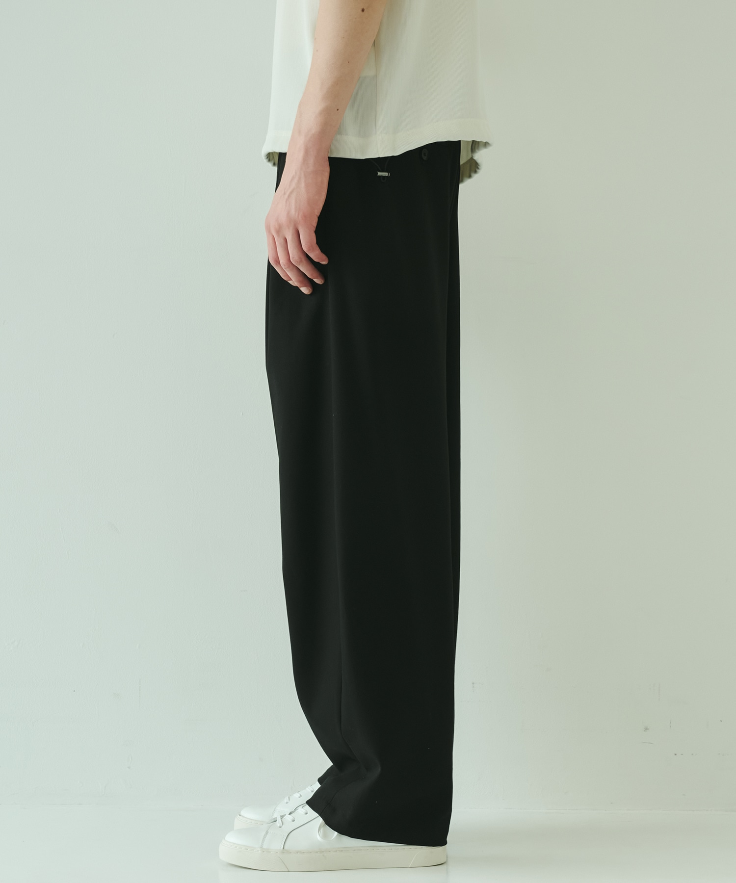 ハイツイスト バレルチノパンツ