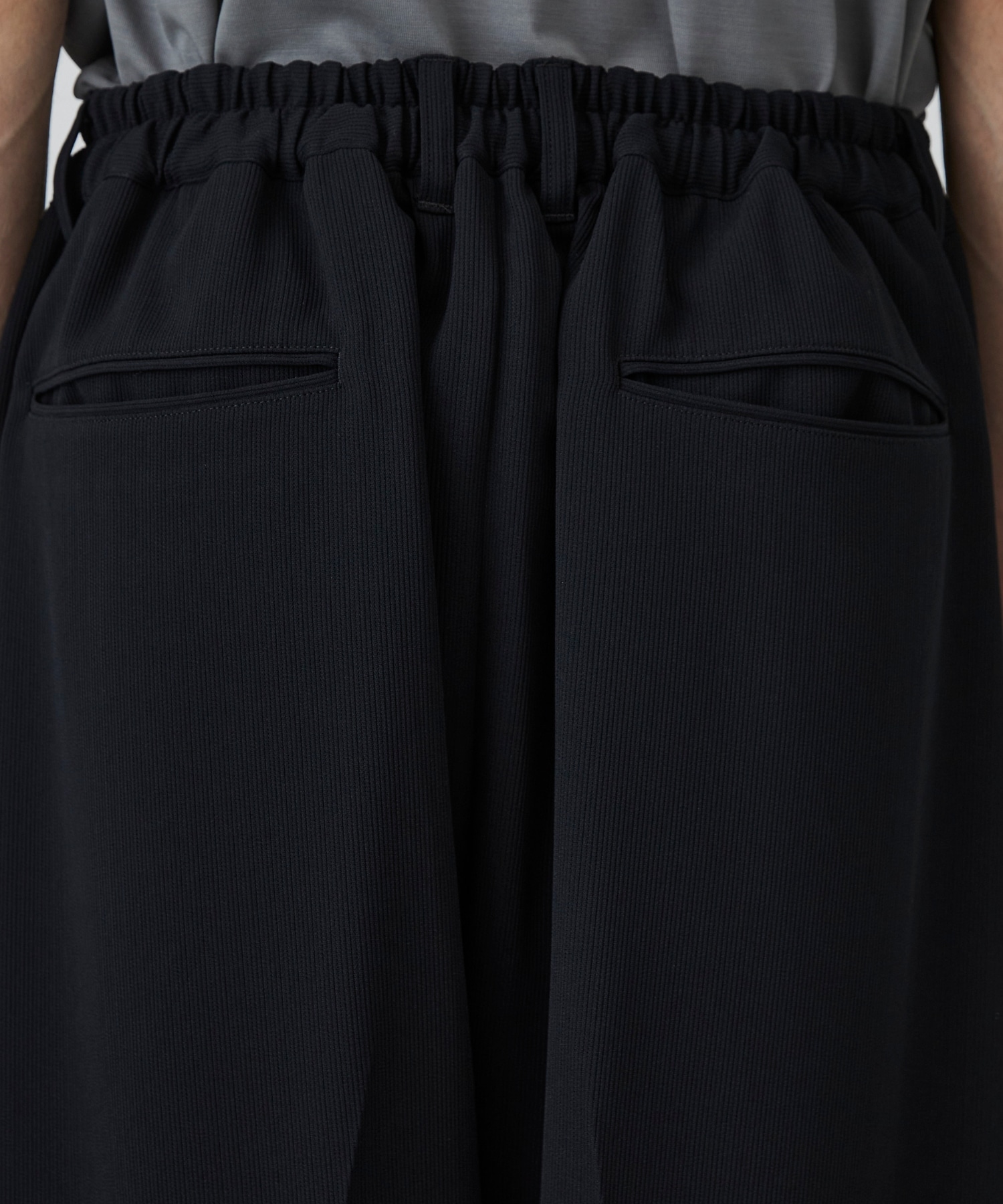 COLD DRY PLEATS シームレスイージーパンツ