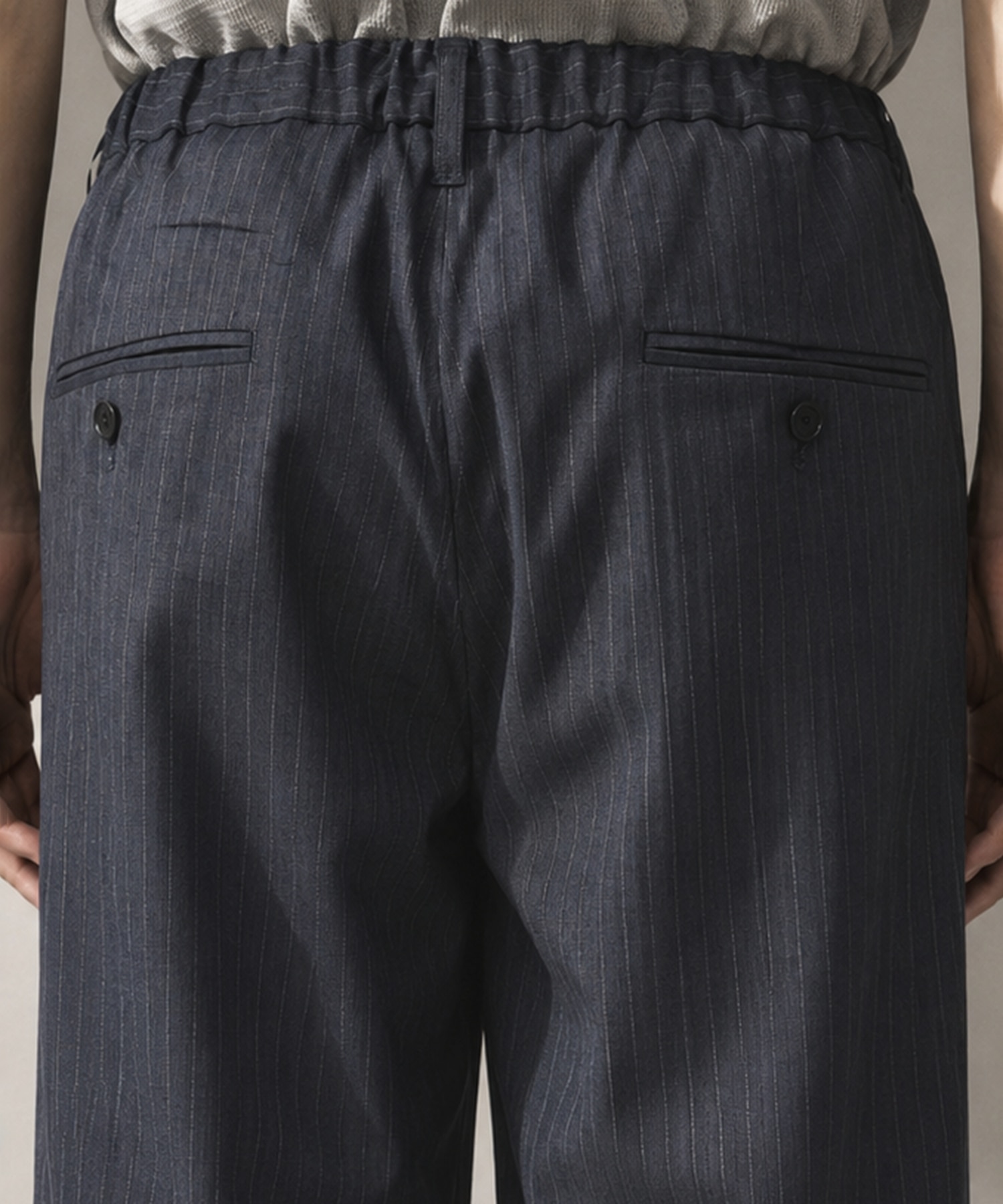 〈WEB限定|先行販売〉AIR WOOL ストライプバレルスラックス