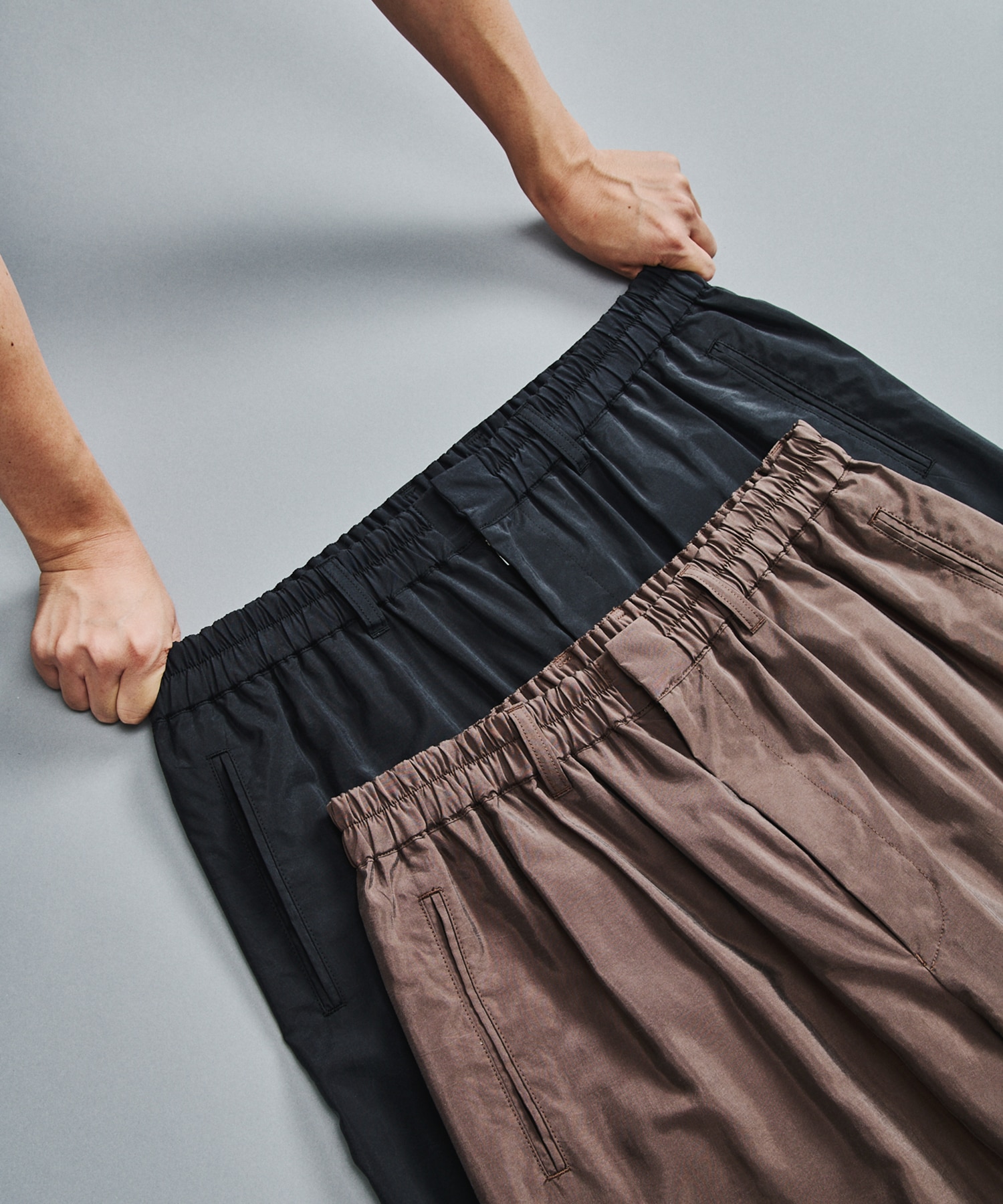 〈数量限定｜サイズ2：残り1点〉SILK NYLON EASY PANTS