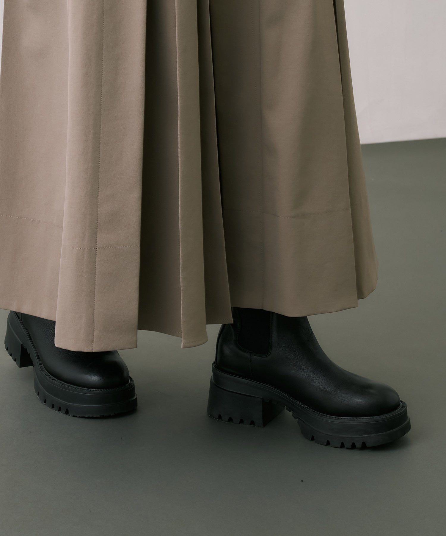 アシメインバーテッドプリーツスカート