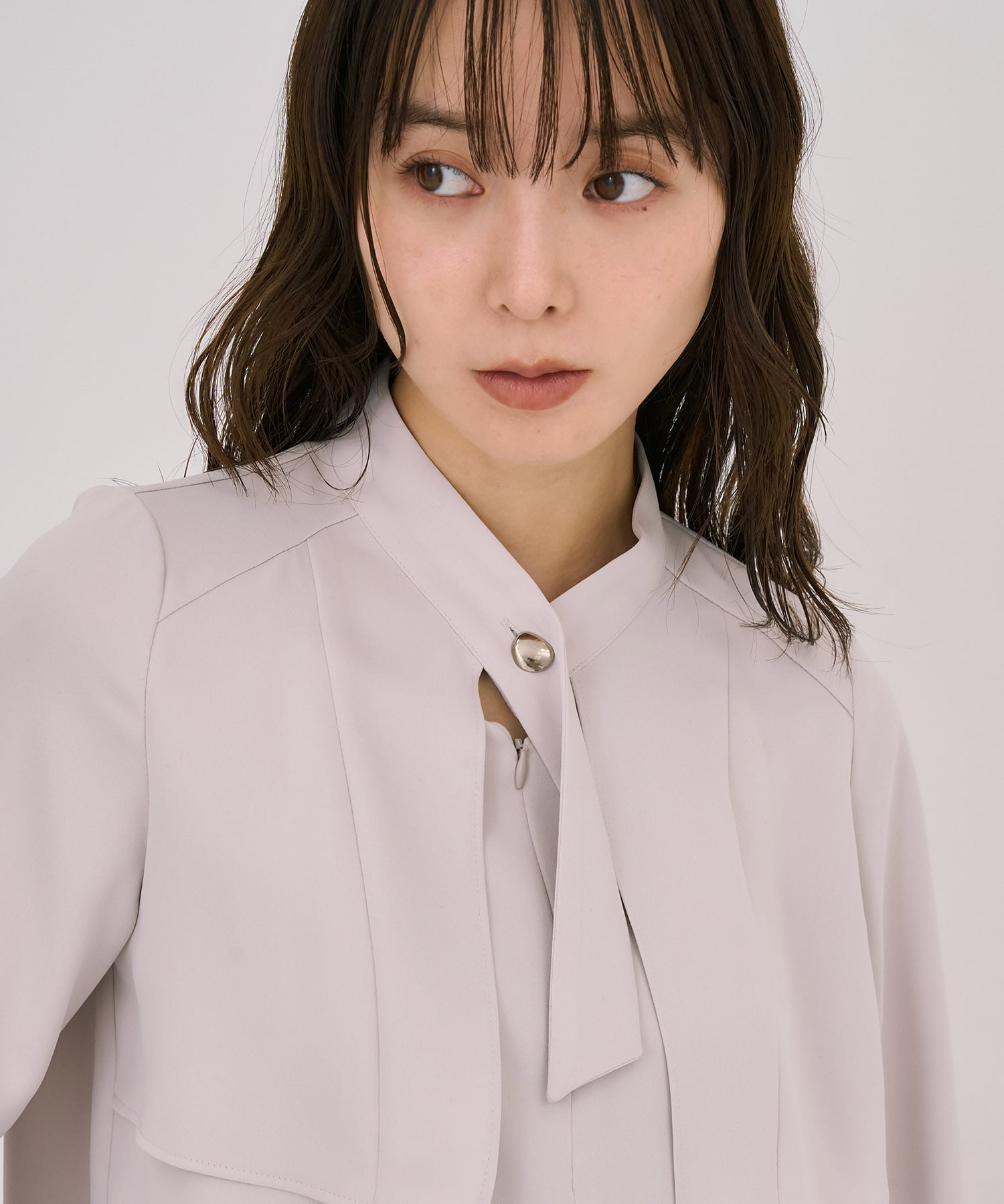 タイボタンメルトタッチブラウス