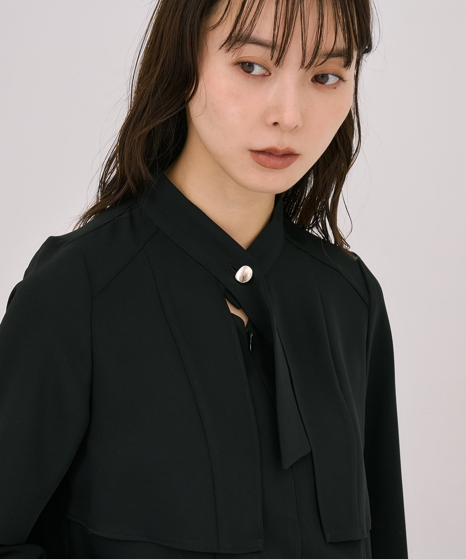 タイボタンメルトタッチブラウス