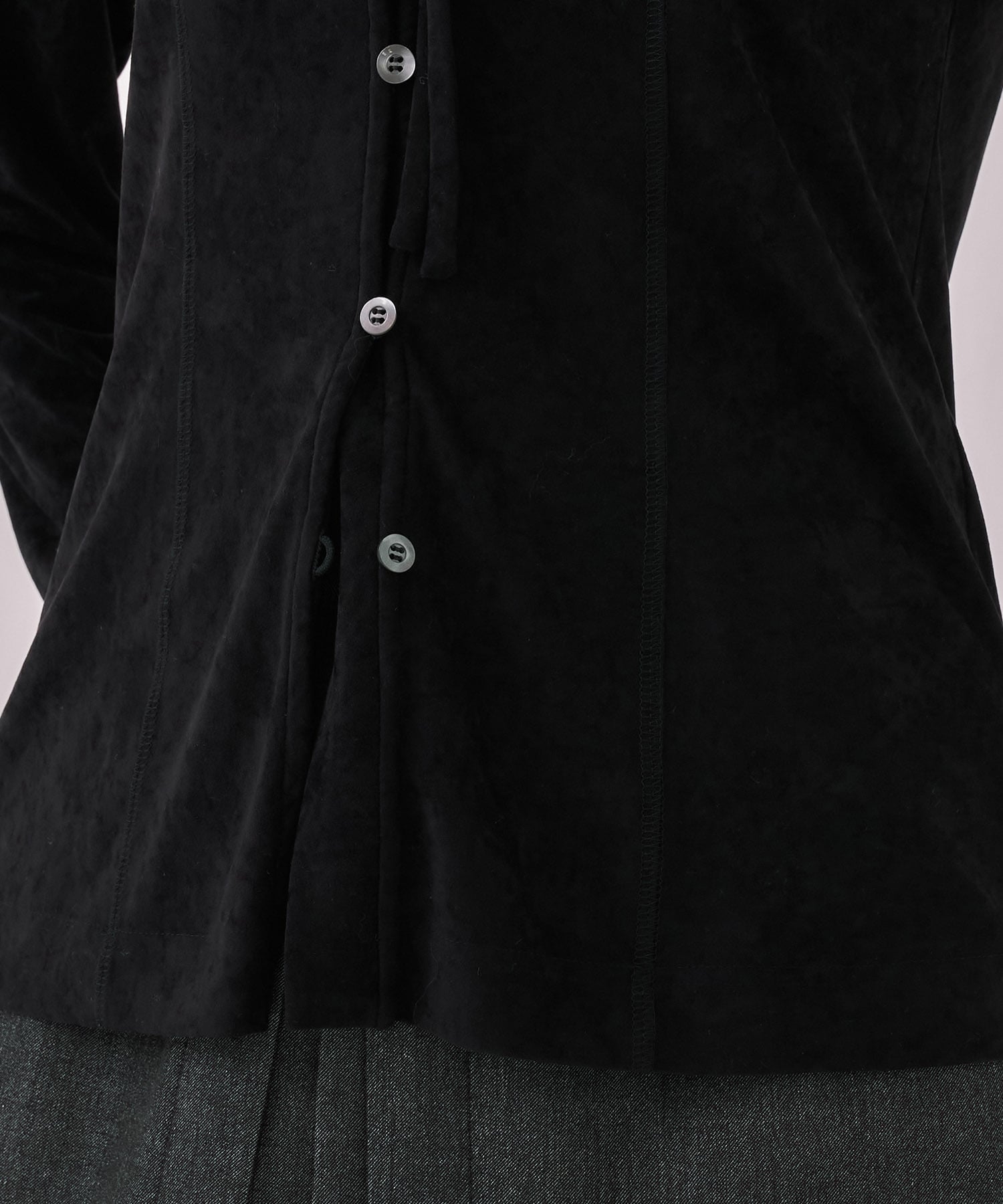 スリットネックベロアシャツ