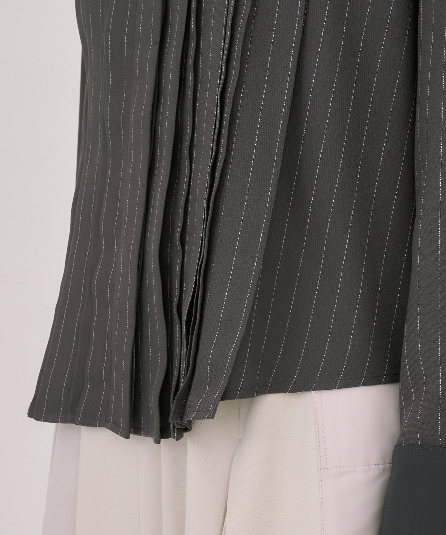 【WEB限定カラー】ピンタックバイカラーブラウス