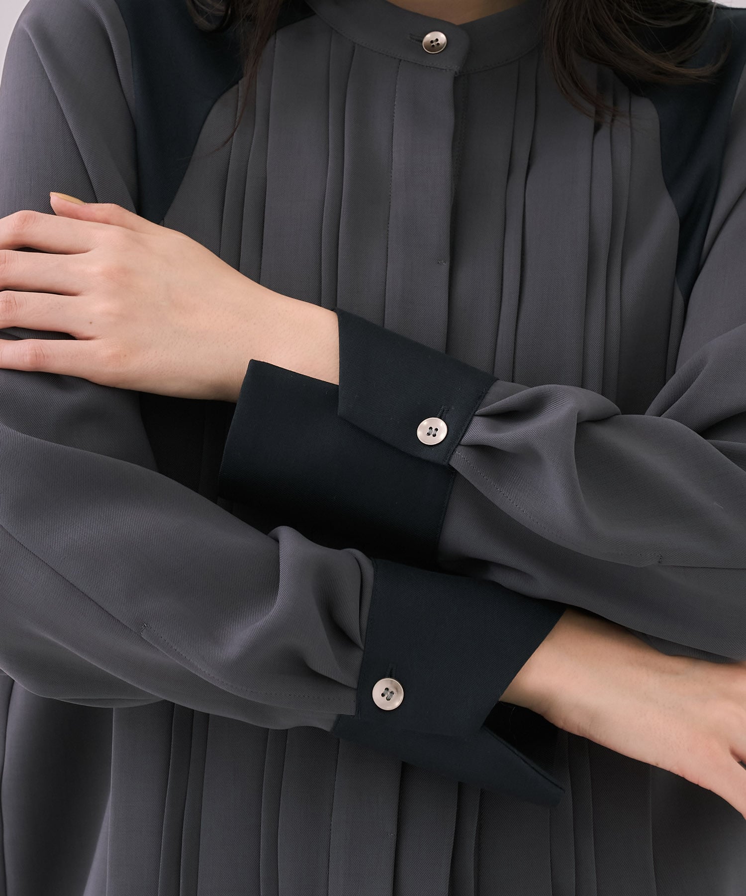 【WEB先行発売】ピンタックバイカラーブラウス