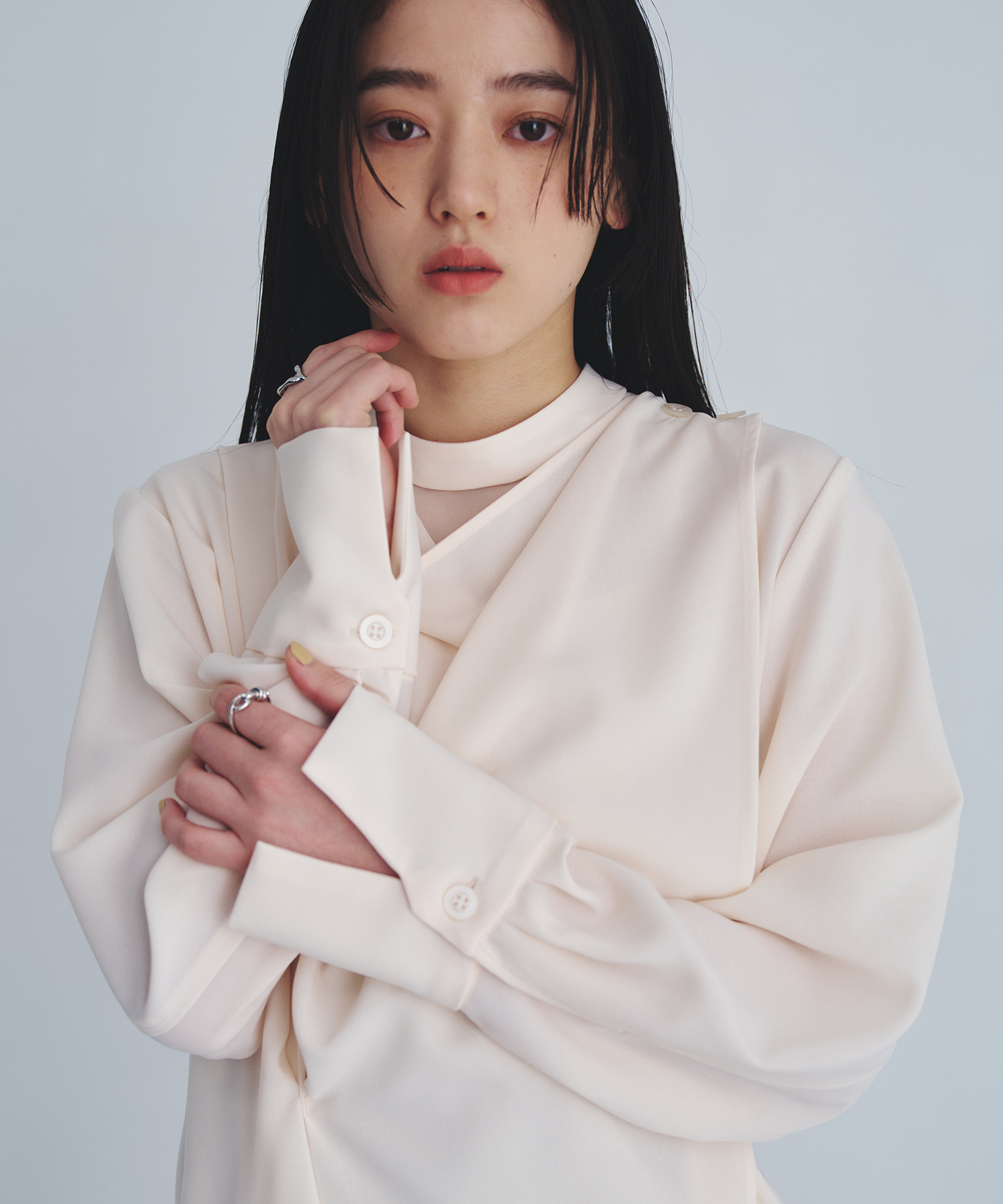 タックドレープシェイプブラウス