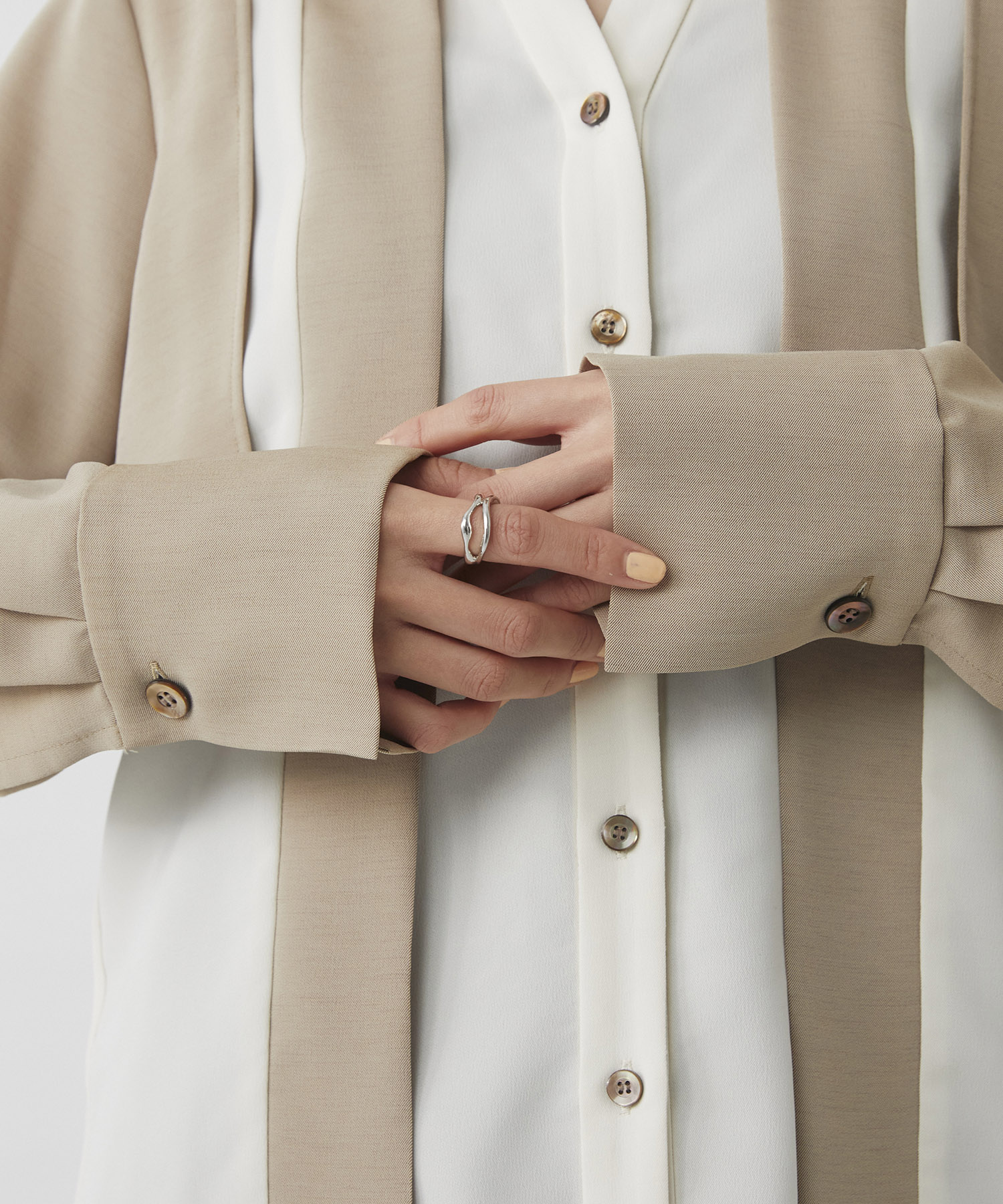 〈残りわずか〉【WEB限定】レイヤードバイカラーブラウス