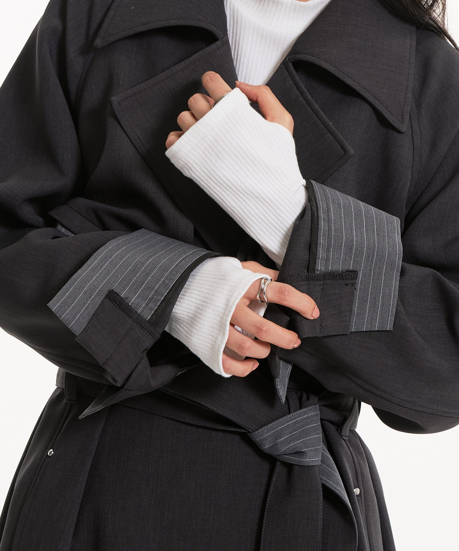 レイヤーディテールトレンチコート