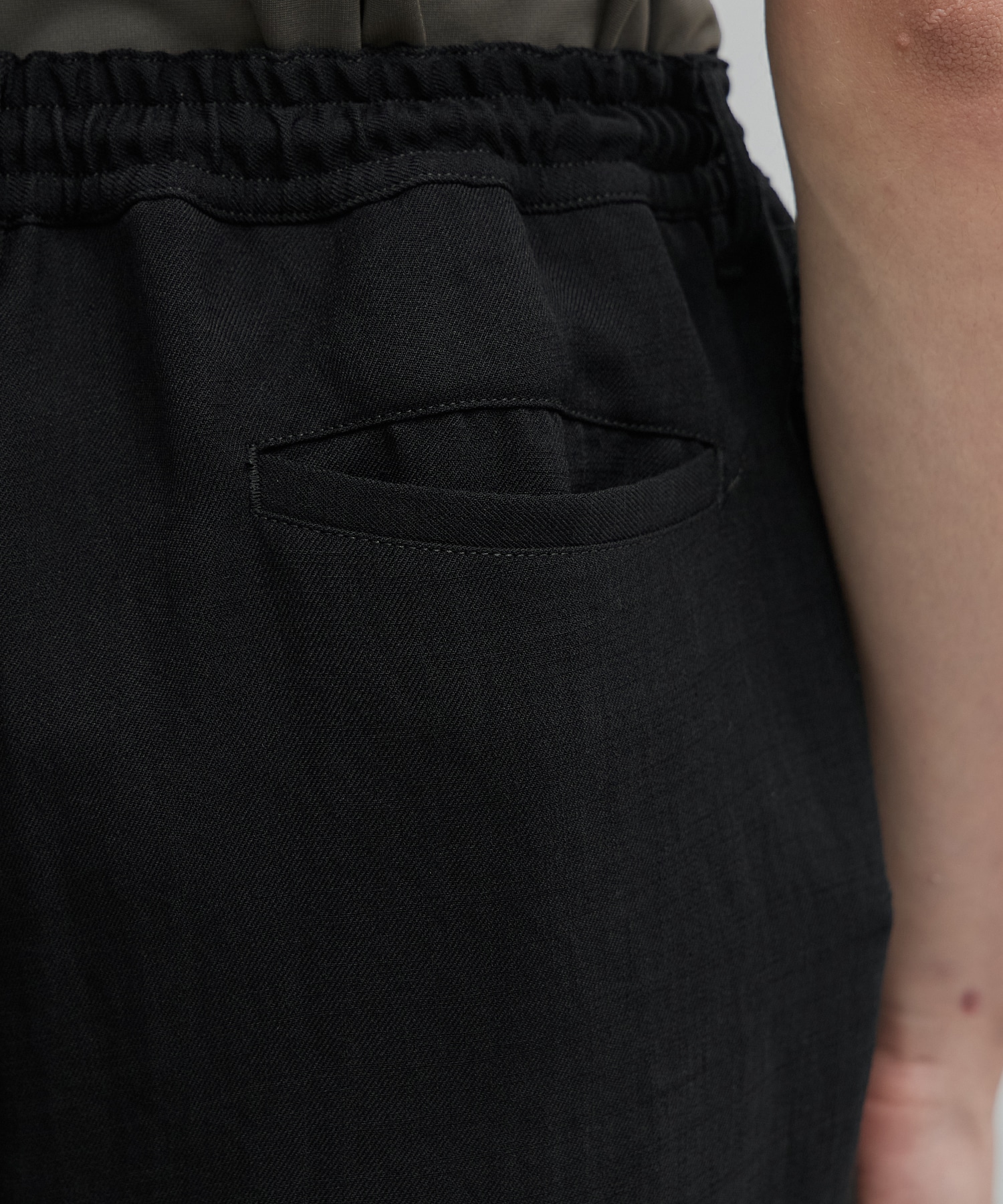 〈新発売〉MODERN SILK LINEN イージーパンツ