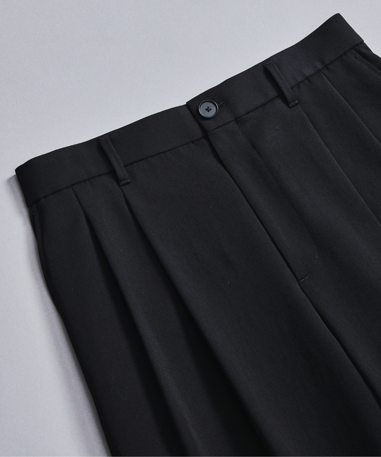 〈WEB先行販売〉超撥水 WOOL GABARDINE 2タックバレルパンツ