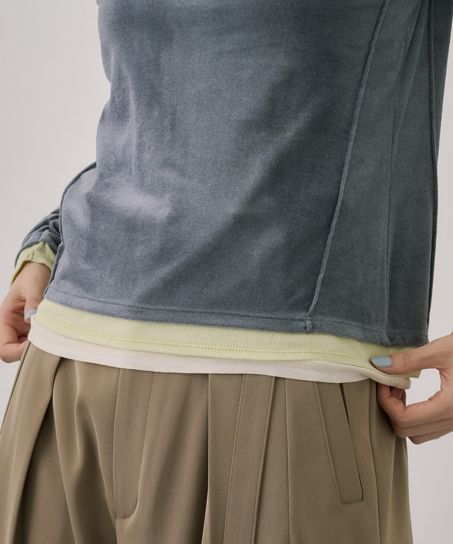 〈残りわずか〉2WAYルーズフィットベロアトップス