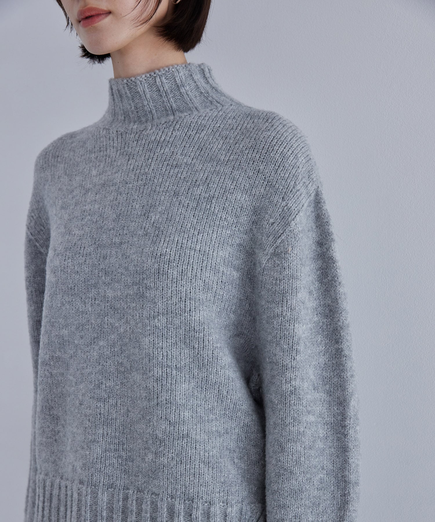 ループヤーンラメコンビタートルニット