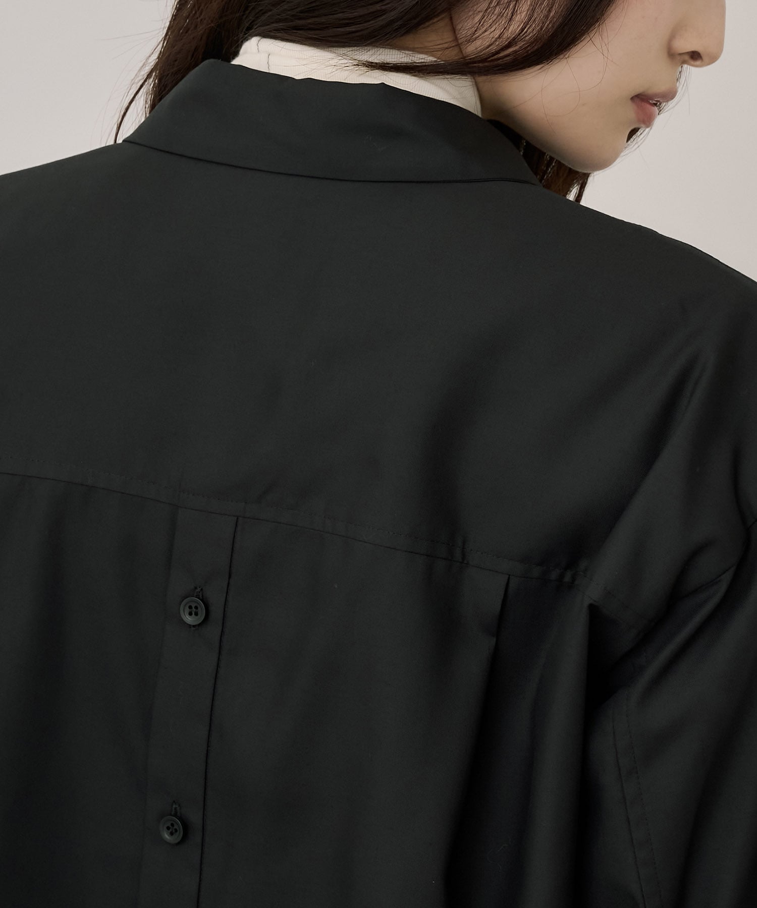 スタンドカラーバックボタンシャツ