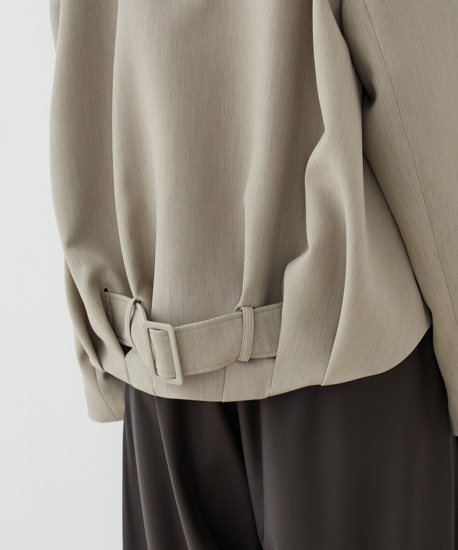 バックベルトタックブルゾン