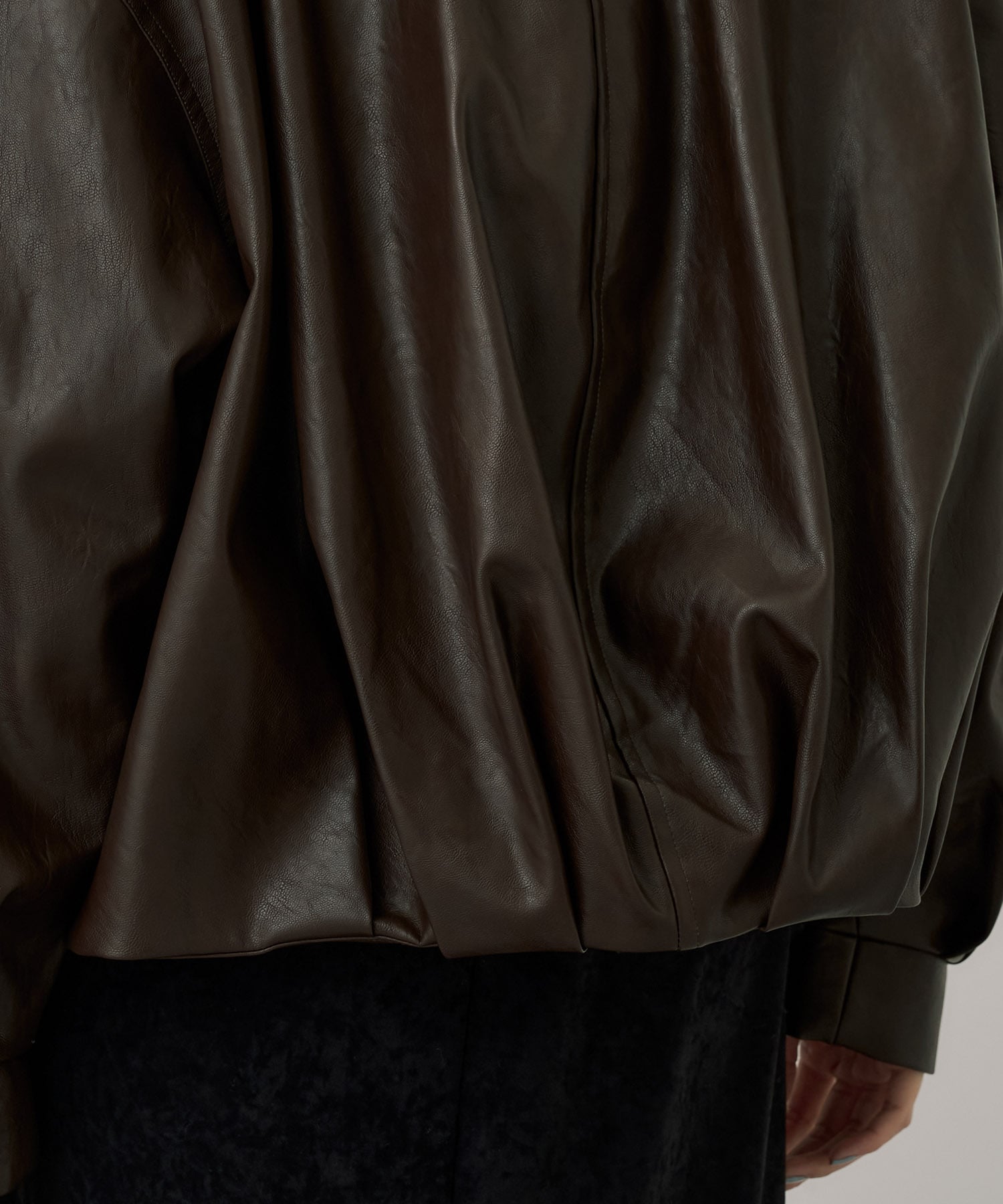 コクーンレザーボンバージャケット