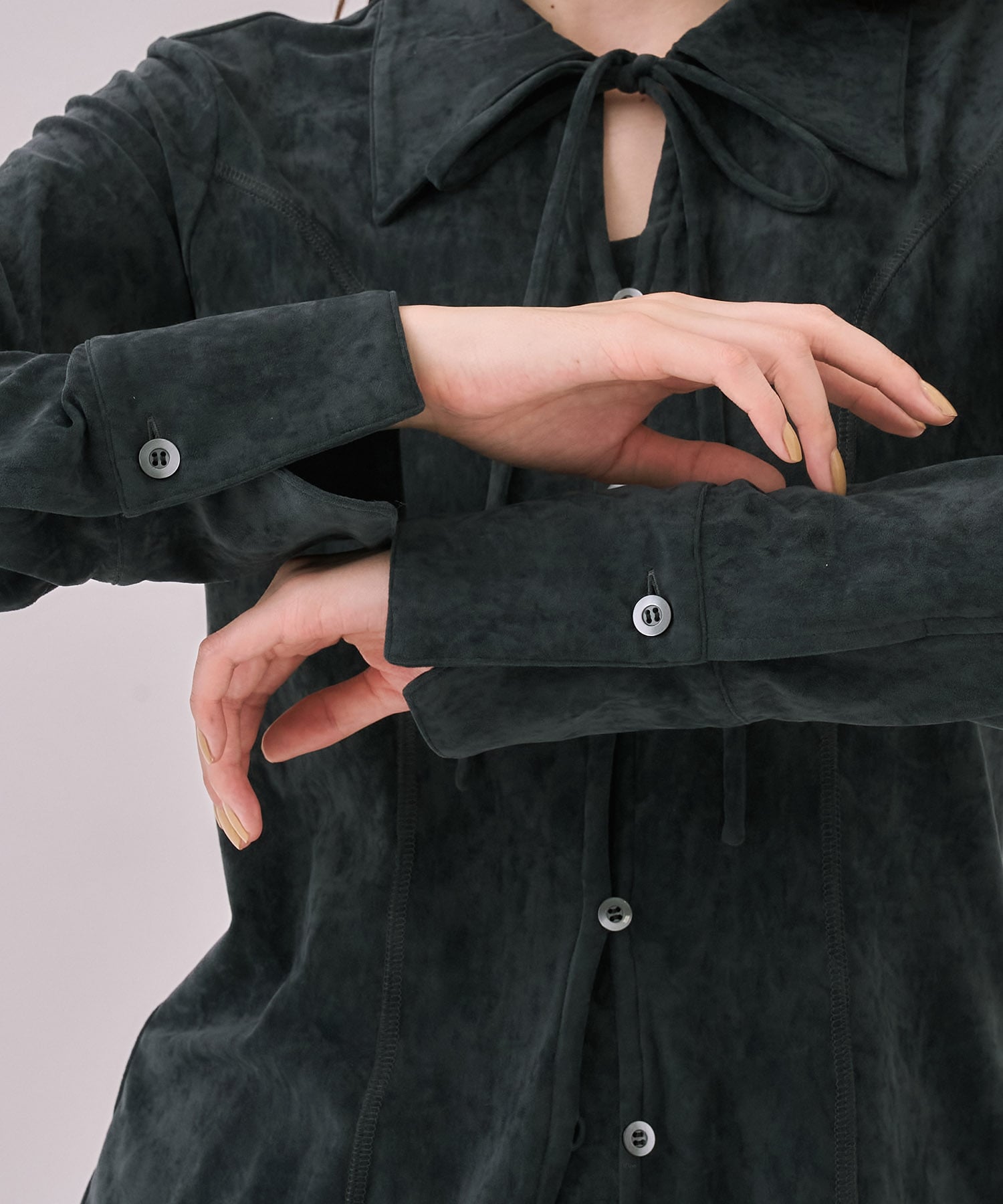 スリットネックベロアシャツ