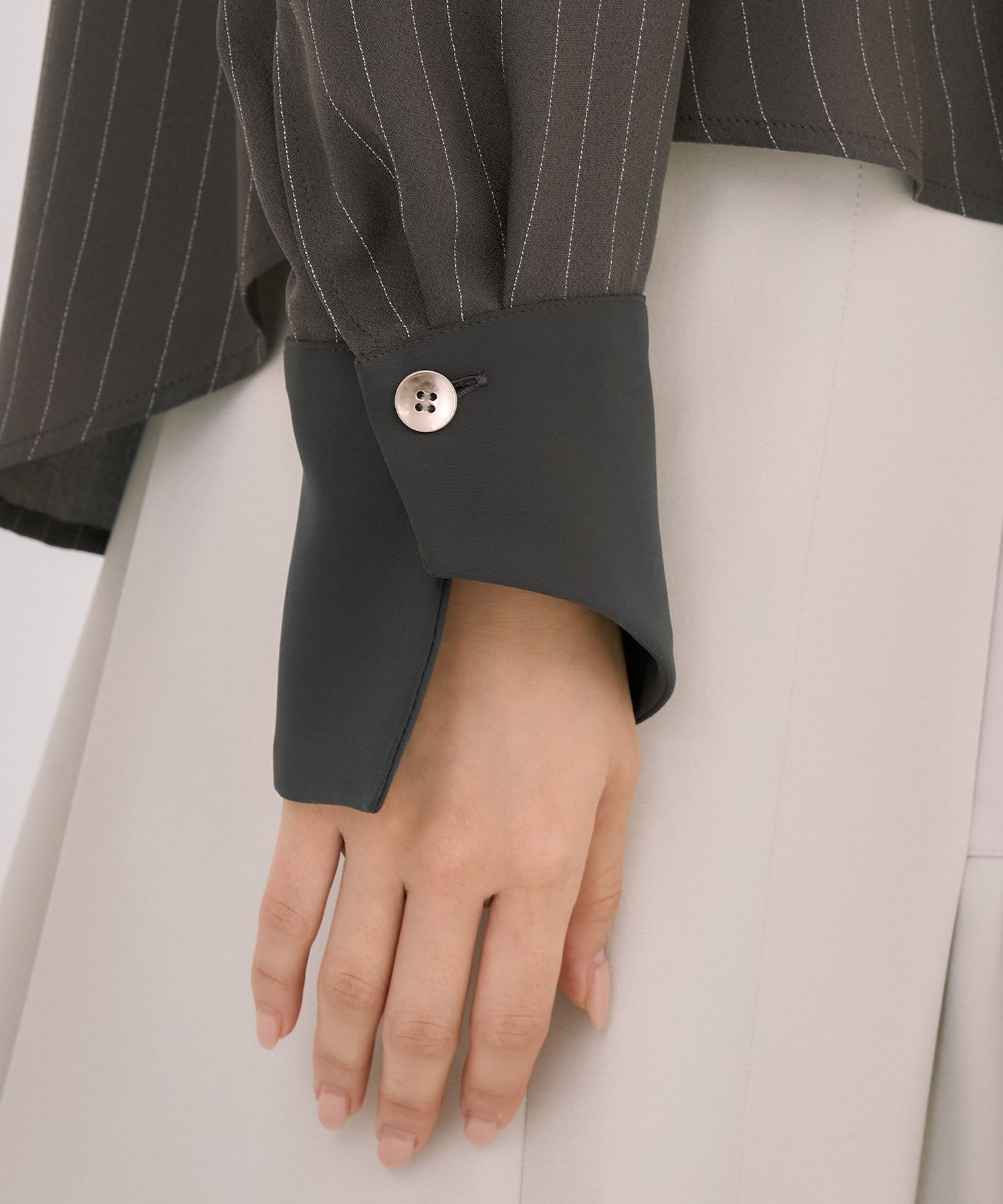 【WEB限定カラー】ピンタックバイカラーブラウス