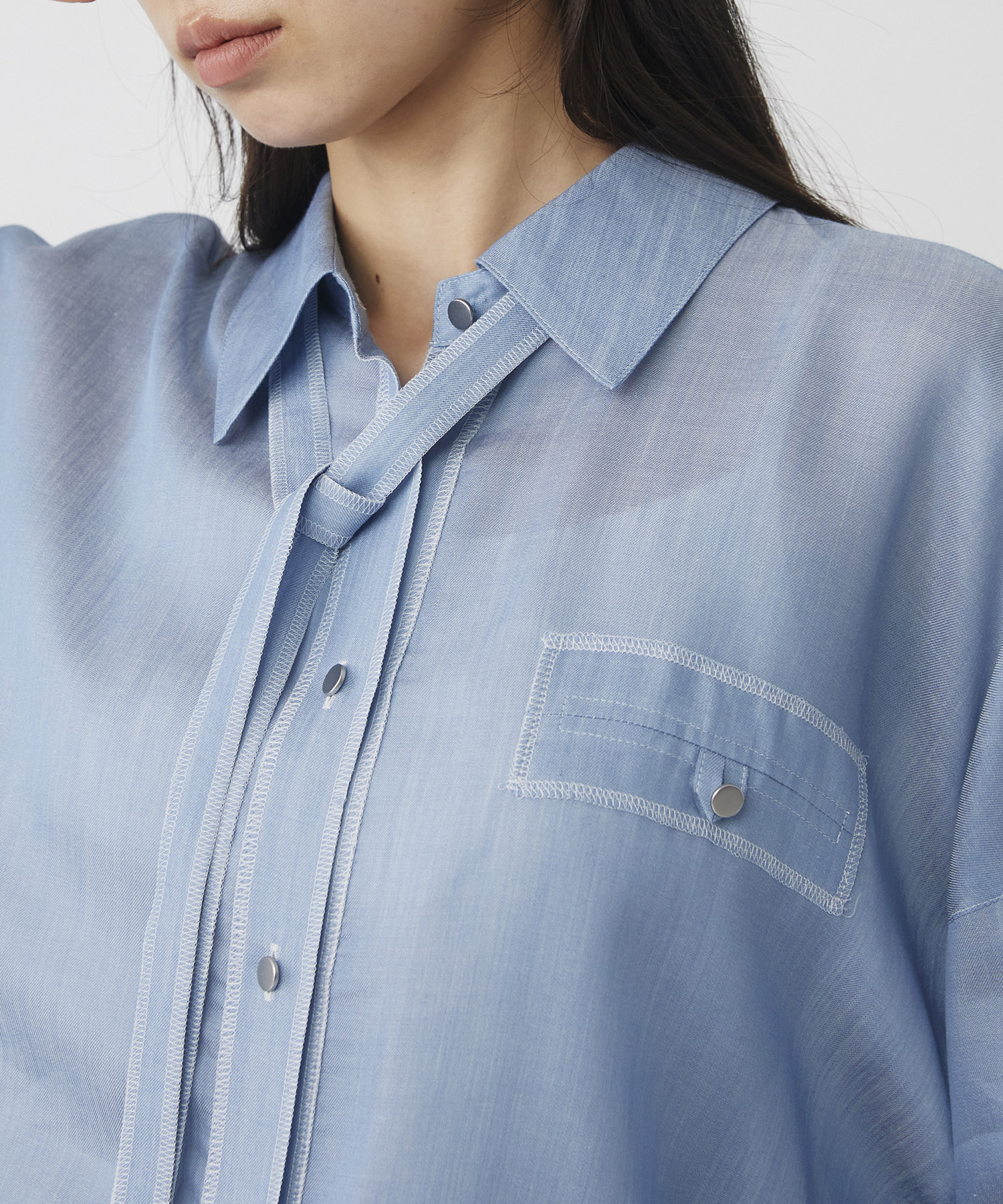 〈残りわずか〉シアーデニムトリムシャツ
