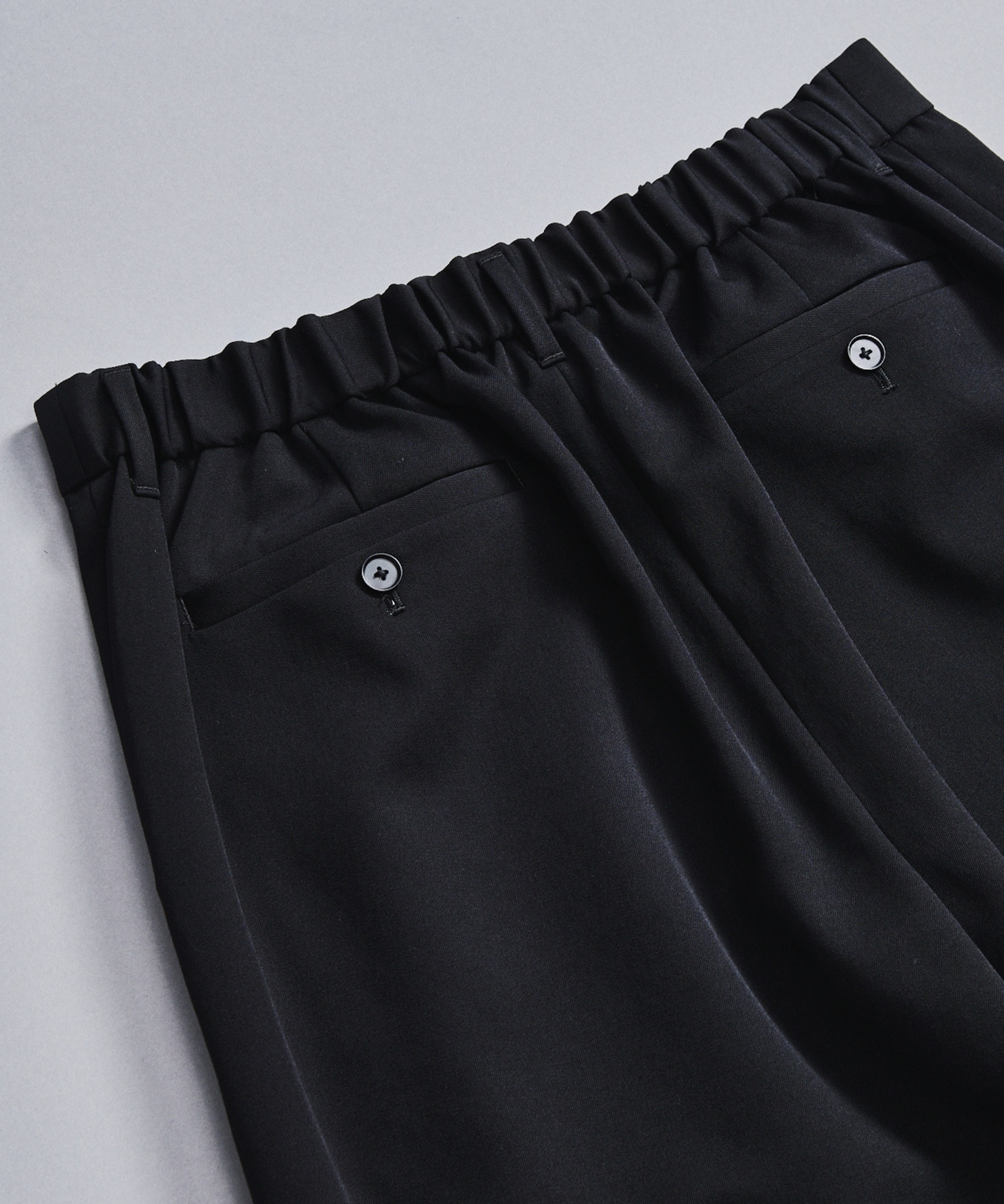 〈WEB先行販売〉超撥水 WOOL GABARDINE 2タックバレルパンツ