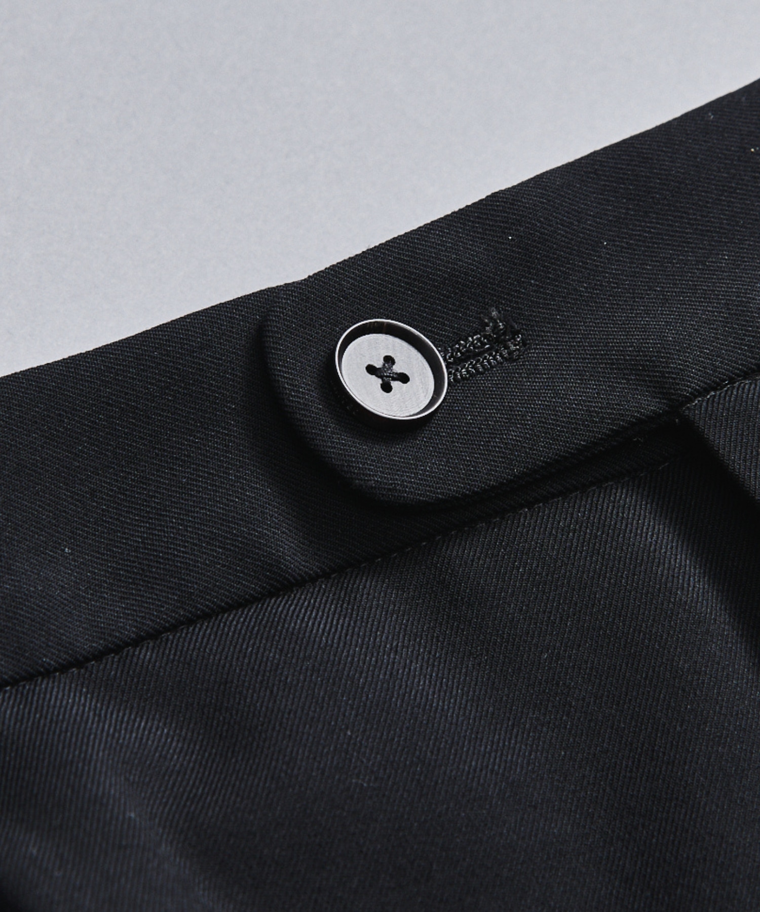 〈数量限定〉Super120s WOOL SERGE 2TUCK PANTS