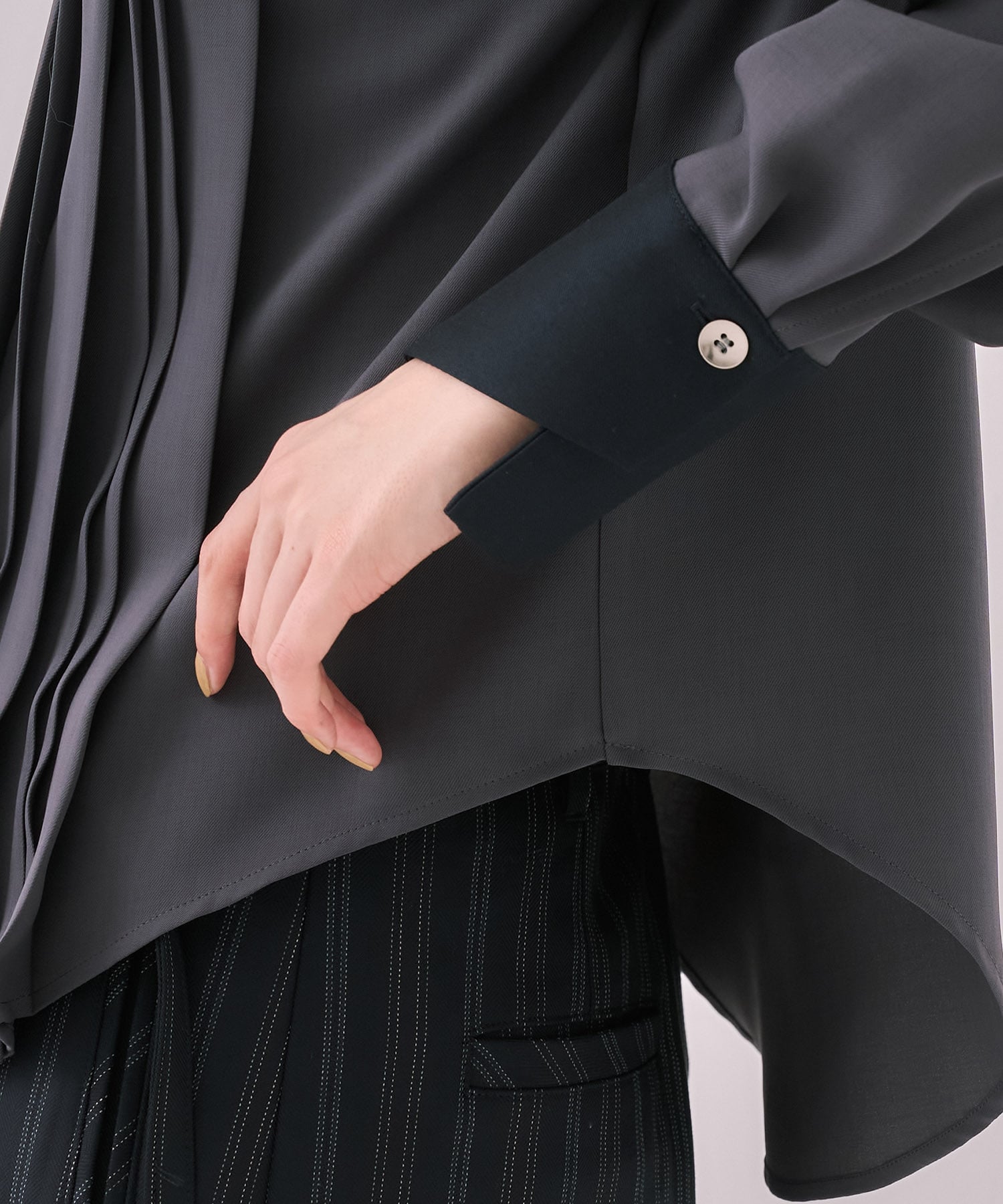 【WEB先行発売】ピンタックバイカラーブラウス