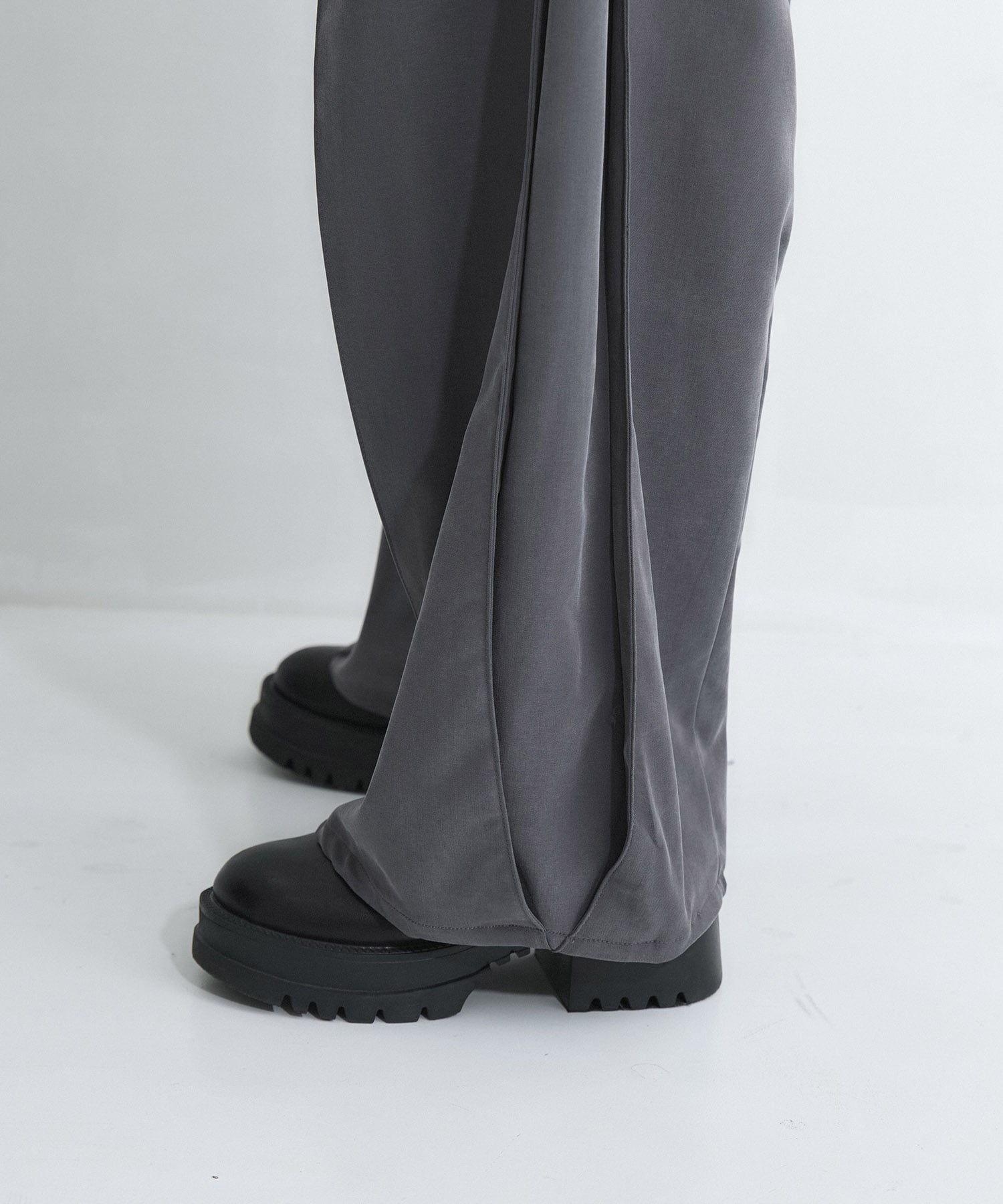 レーヨンフィブリルワイドパンツ