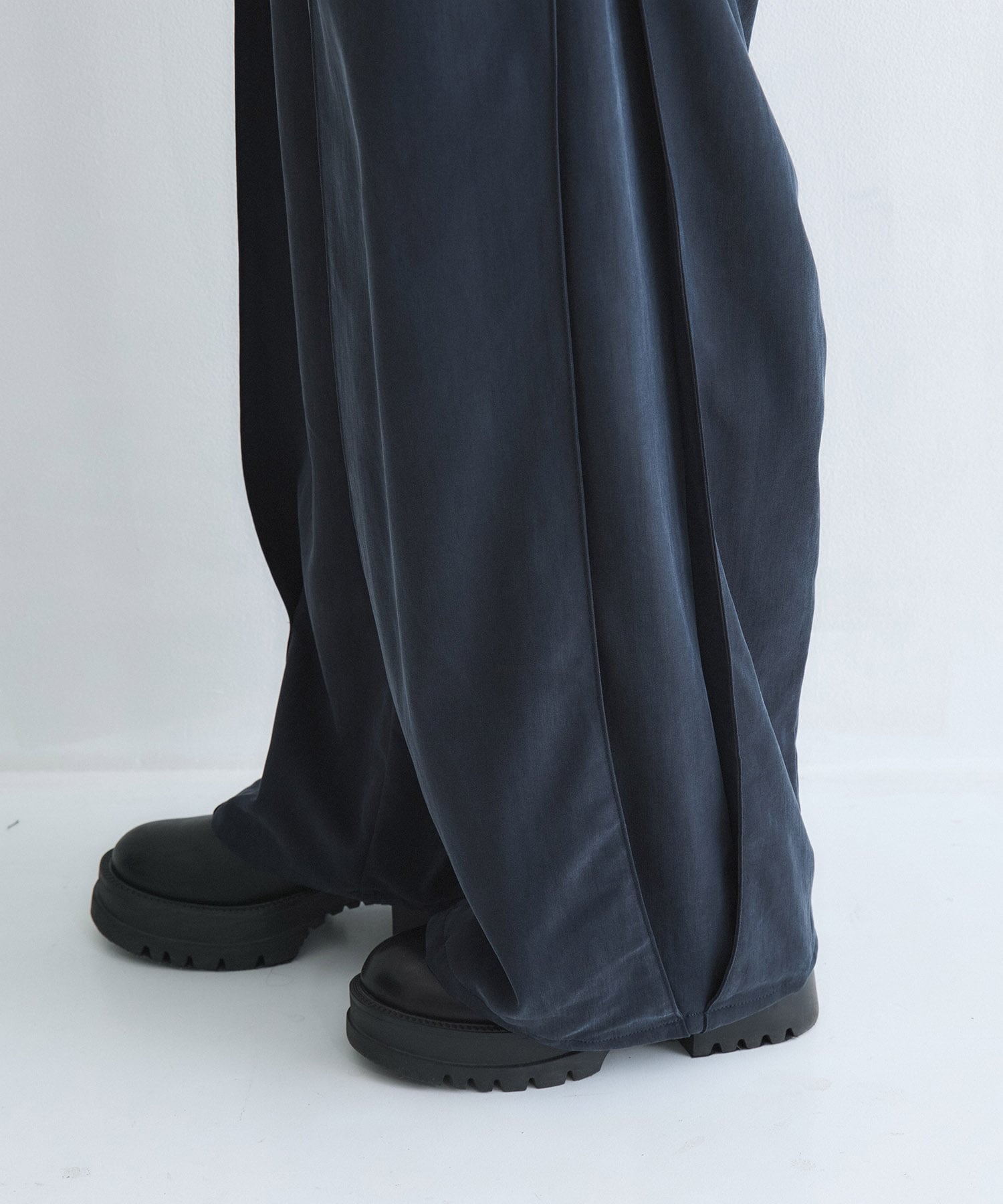 レーヨンフィブリルワイドパンツ