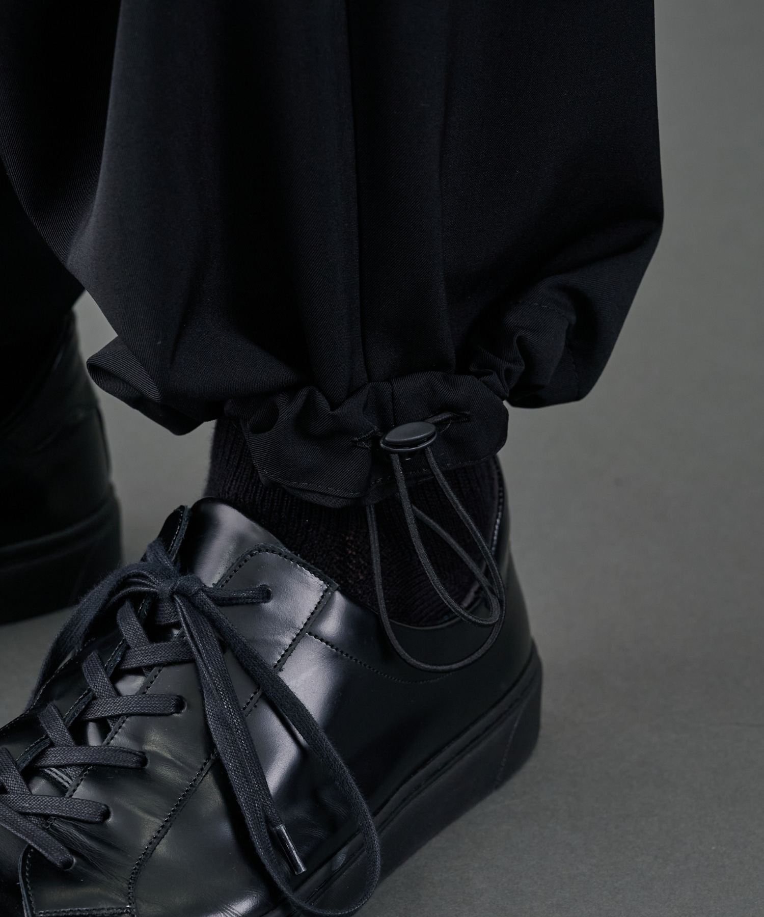 〈残りわずか｜再入荷なし〉CLEAR WOOL パラシュートパンツ