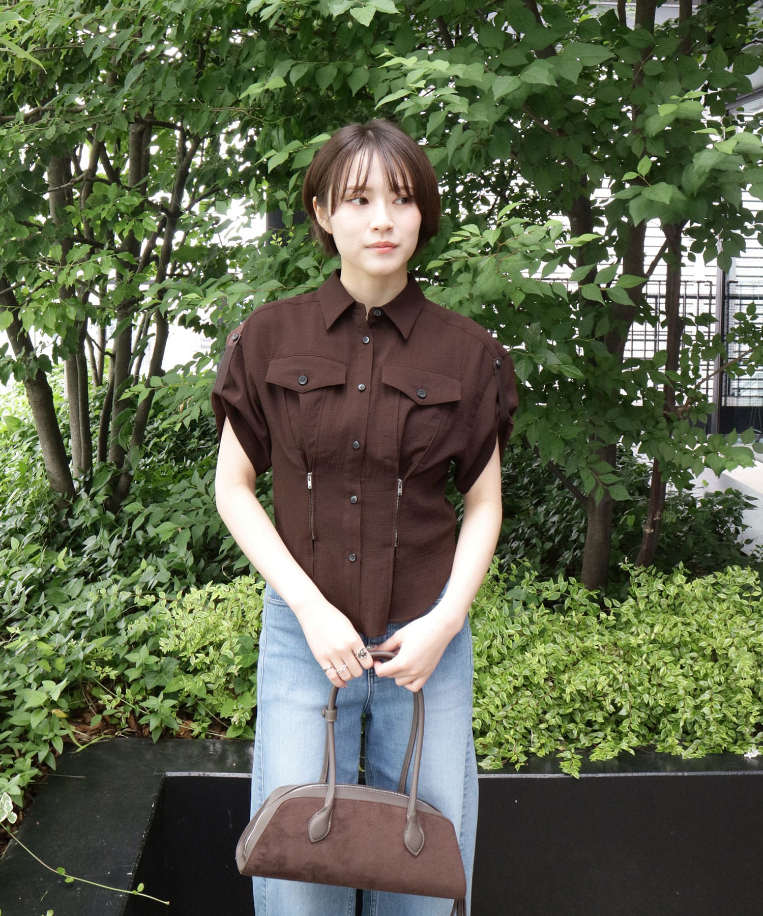 〈新色〉シェイプタックウエストシャツ